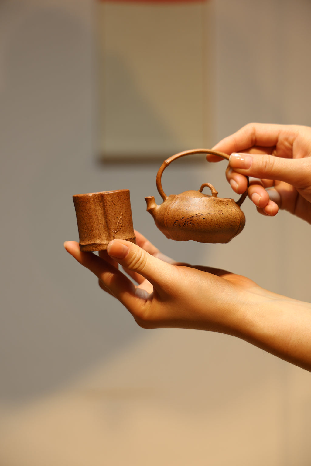 Handmade Yixing Zisha Teapot "Hua Yu Ti Liang" (Eclosion) | 化羽提梁 - 90ml