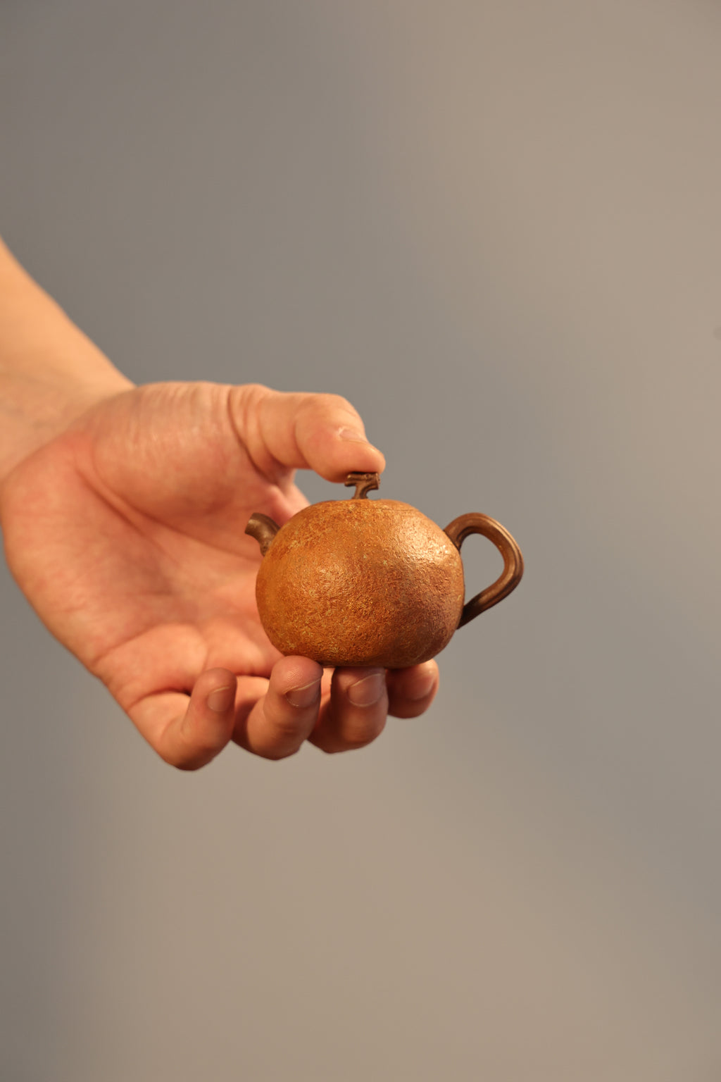 Handmade Yixing Zisha Teapot "Zi Zai Ye Ju"(Freedom Tangerine) | 自在野桔壶 - 91ml
