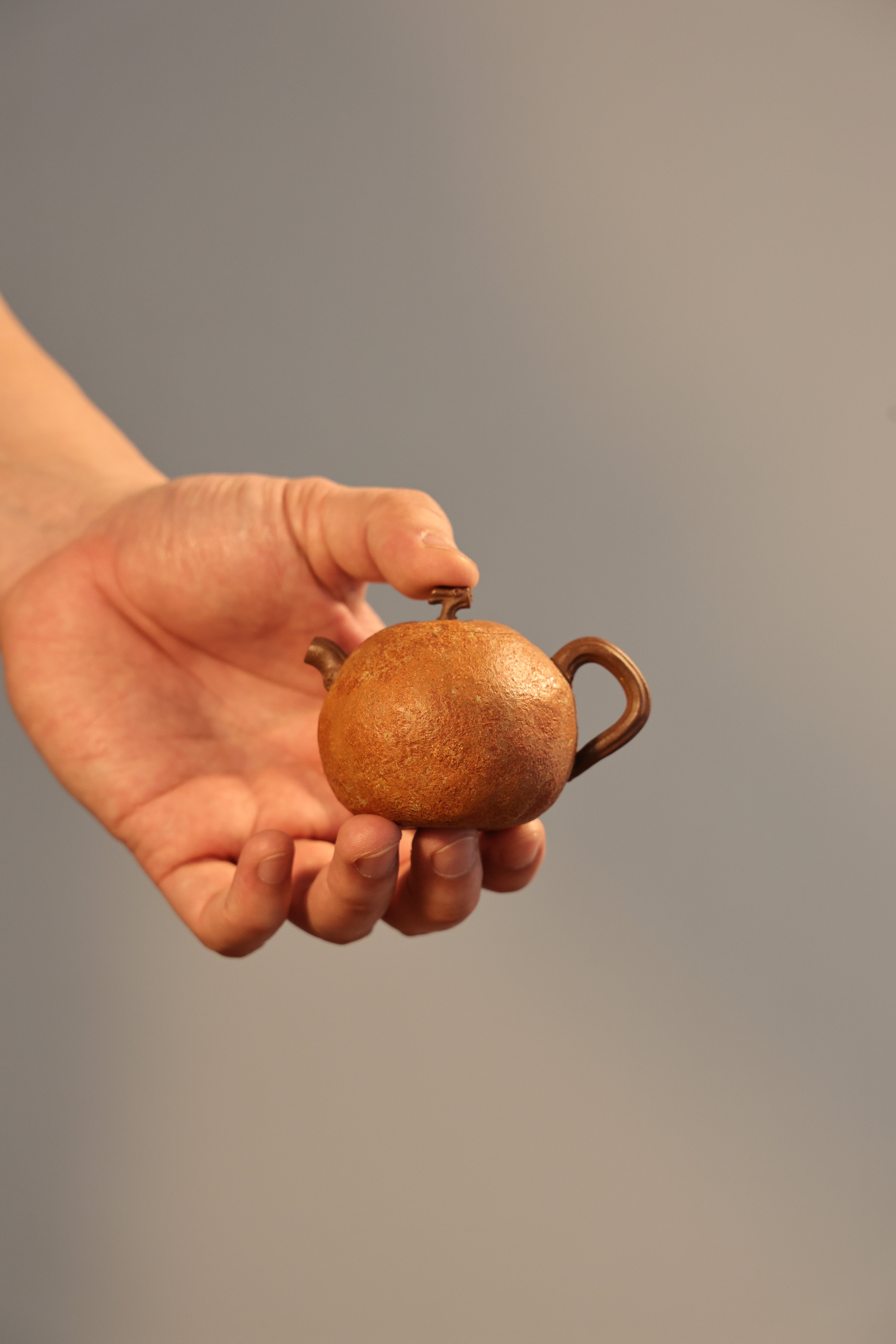 Handmade Yixing Zisha Teapot "Zi Zai Ye Ju"(Freedom Tangerine) | 自在野桔壶 - 91ml