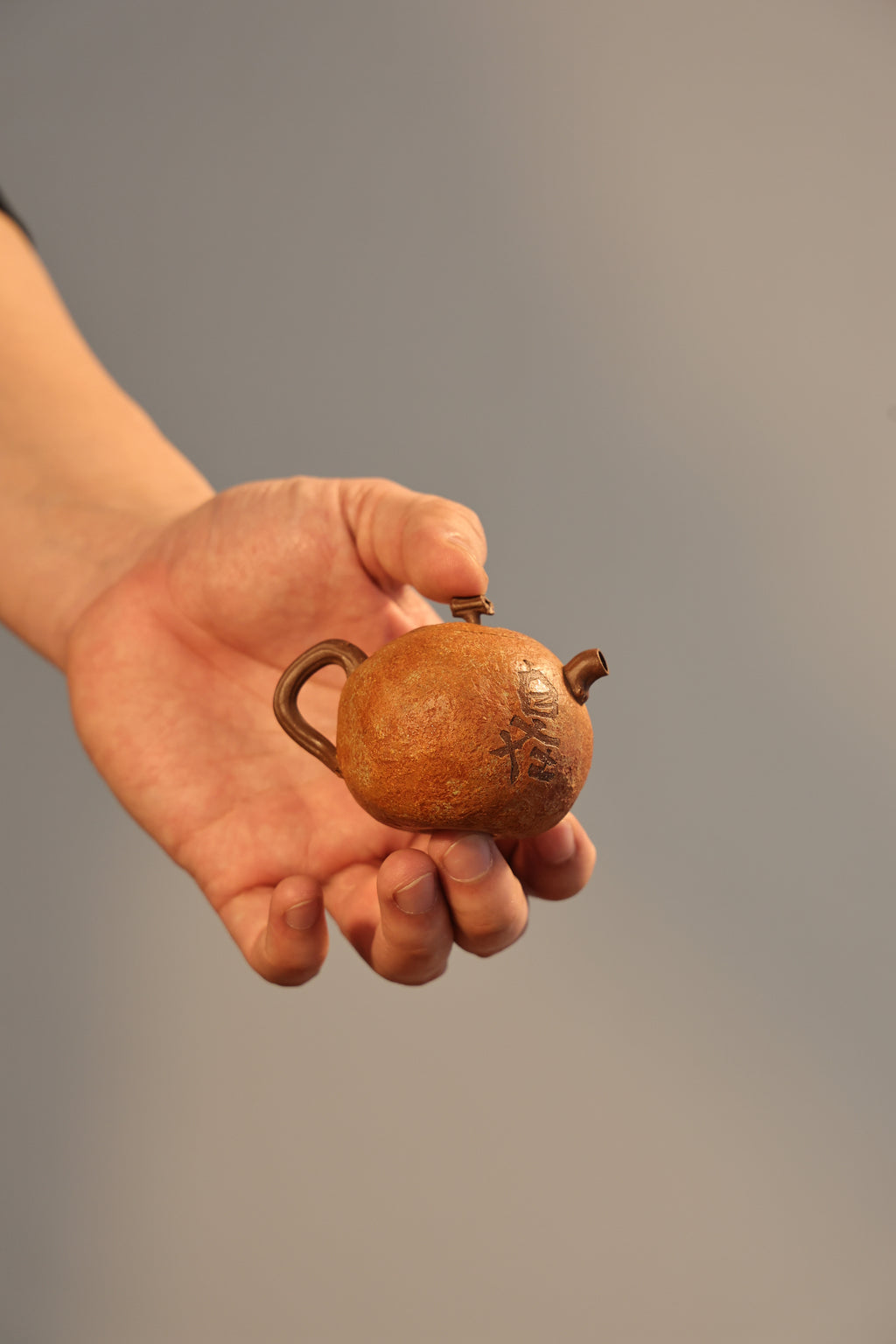 Handmade Yixing Zisha Teapot "Zi Zai Ye Ju"(Freedom Tangerine) | 自在野桔壶 - 91ml