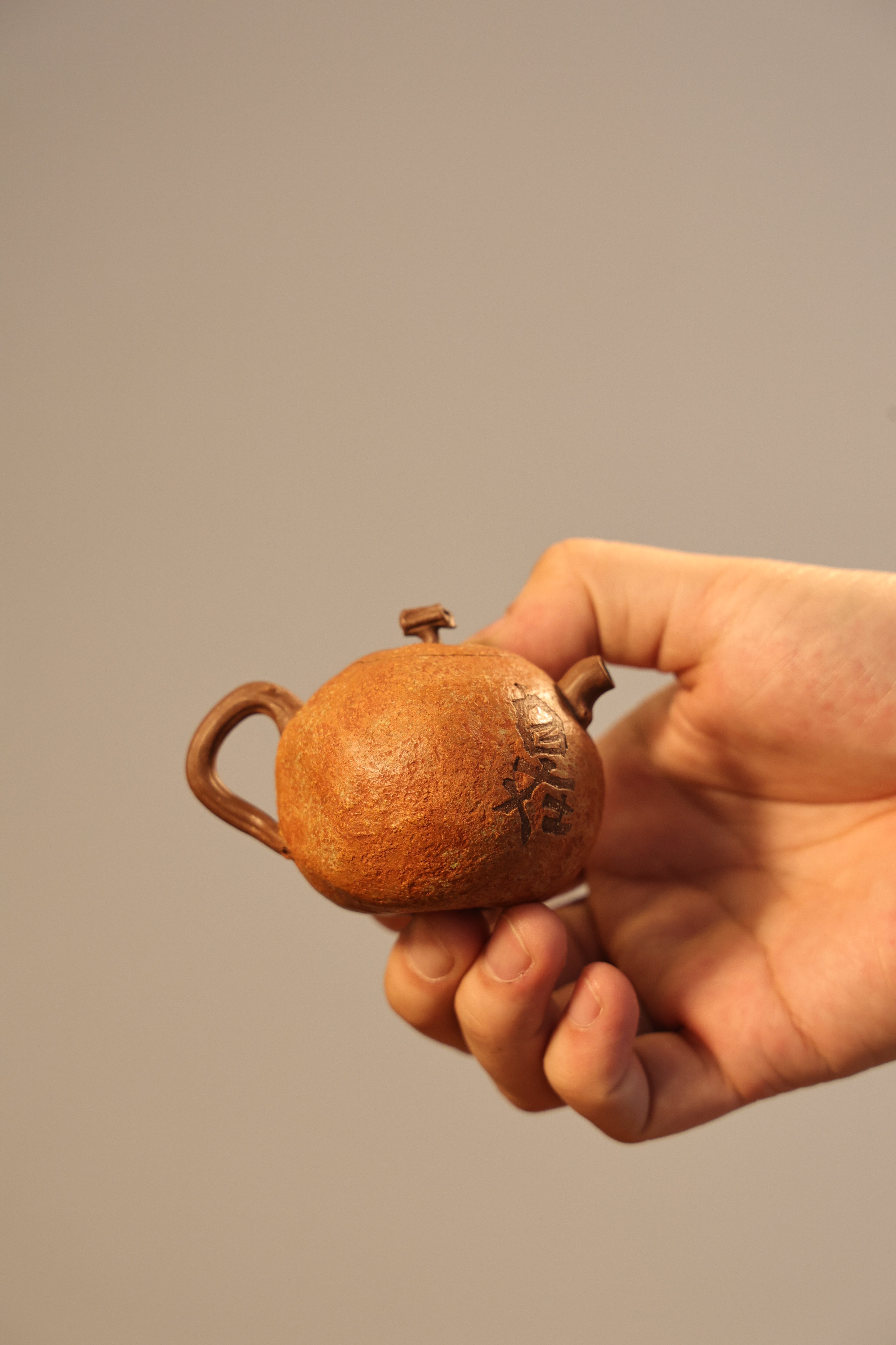 Handmade Yixing Zisha Teapot "Zi Zai Ye Ju"(Freedom Tangerine) | 自在野桔壶 - 91ml