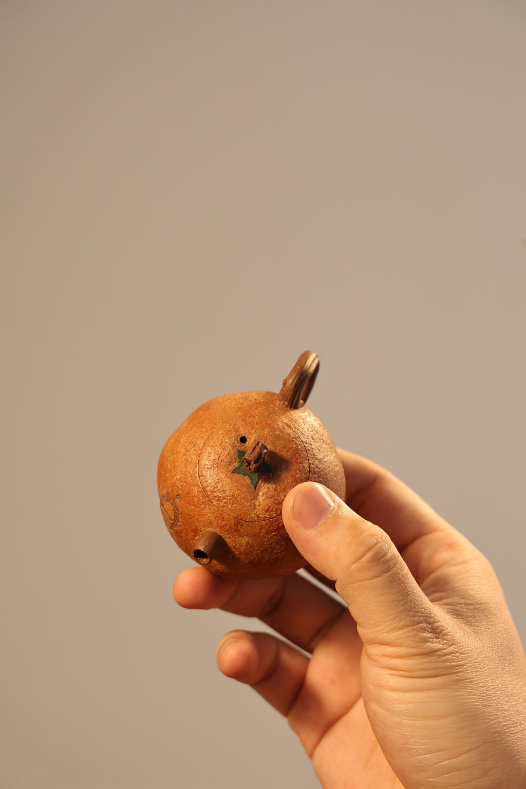 Handmade Yixing Zisha Teapot "Zi Zai Ye Ju"(Freedom Tangerine) | 自在野桔壶 - 91ml