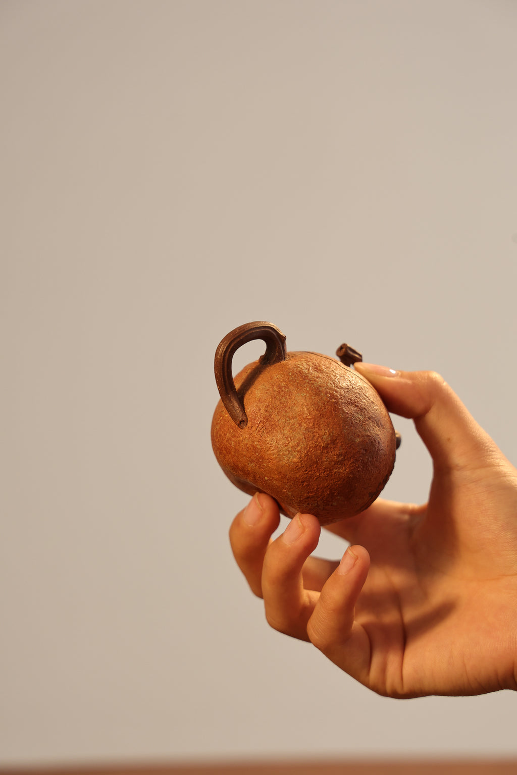 Handmade Yixing Zisha Teapot "Zi Zai Ye Ju"(Freedom Tangerine) | 自在野桔壶 - 91ml
