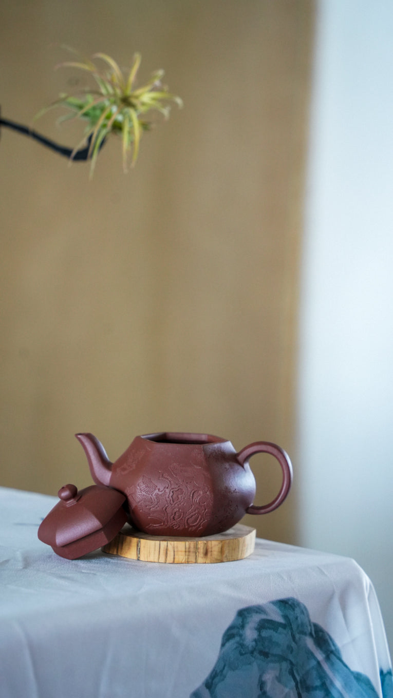 Handmade Zisha Teapot "Liu Fang Li Xing" (Hexagonal Pear Shape) | 180ml
