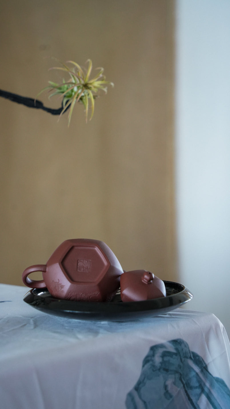 Handmade Zisha Teapot "Liu Fang Li Xing" (Hexagonal Pear Shape) | 180ml