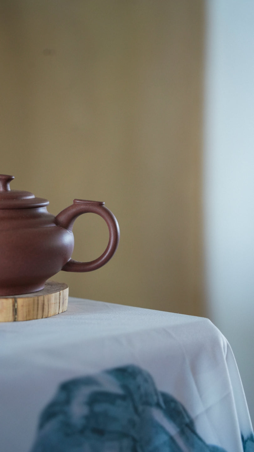 Authentic Yixing Zisha Teapot "Shang Xin Qiao" (New Bridge) - 195ml