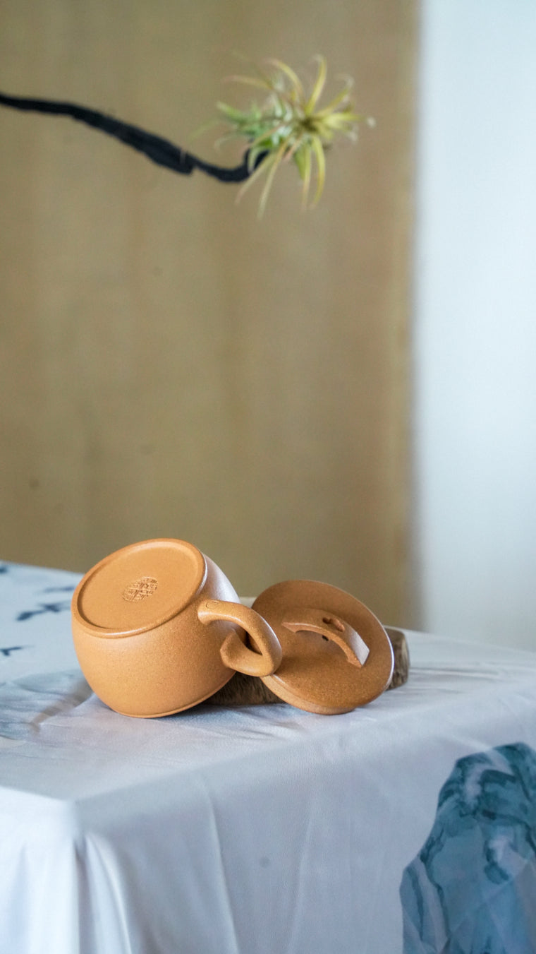 Classic "Han Wa" Zisha Teapot - 140ml