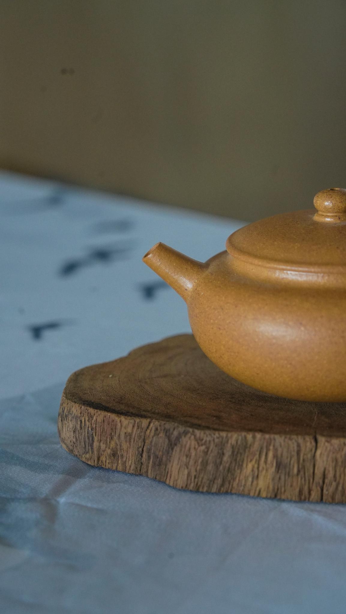 Handmade Yixing Zisha Teapot "Su Ying" (Plain Shadow) | 素影 - 150ml
