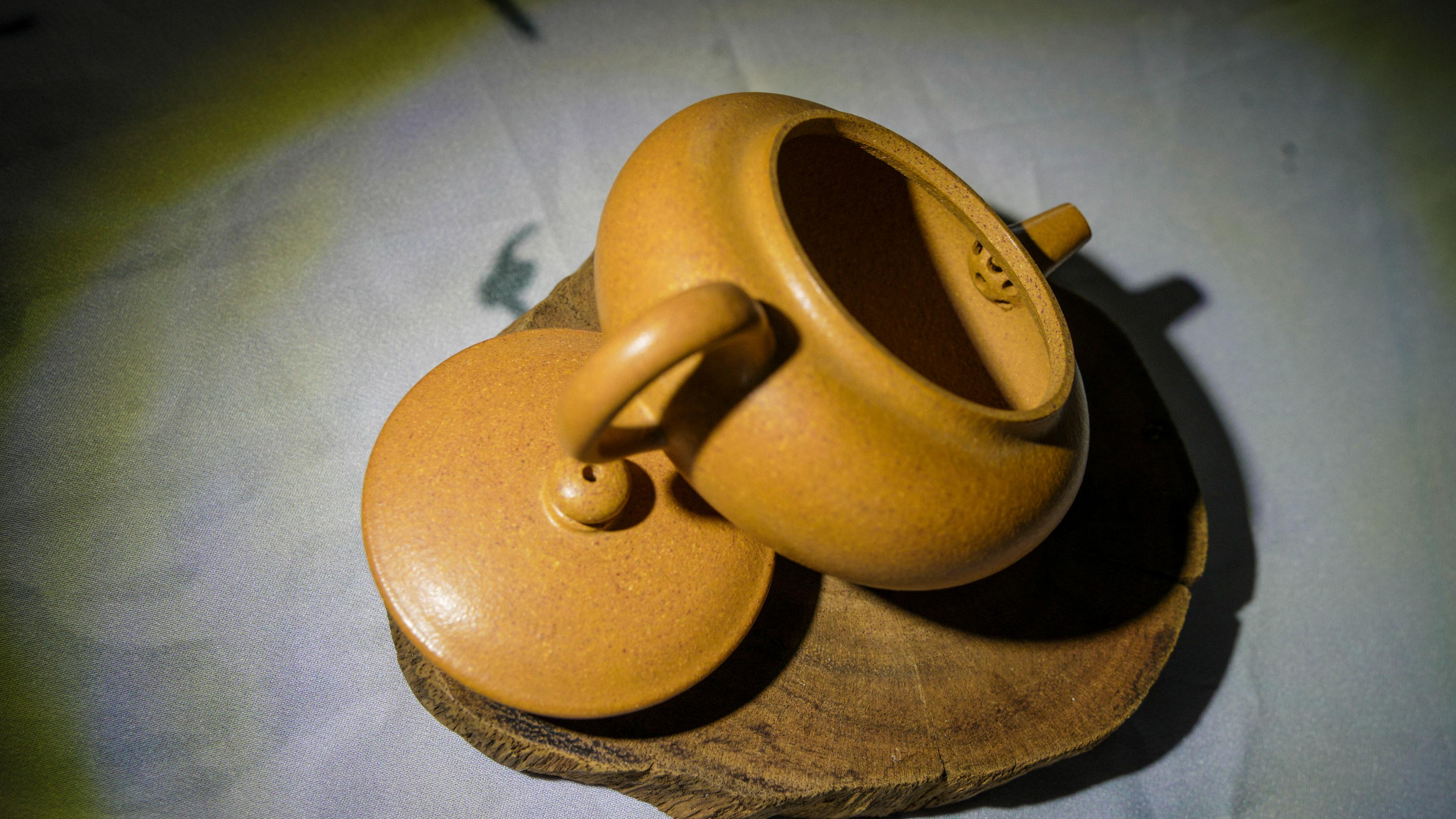 Handmade Yixing Zisha Teapot "Su Ying" (Plain Shadow) | 素影 - 150ml