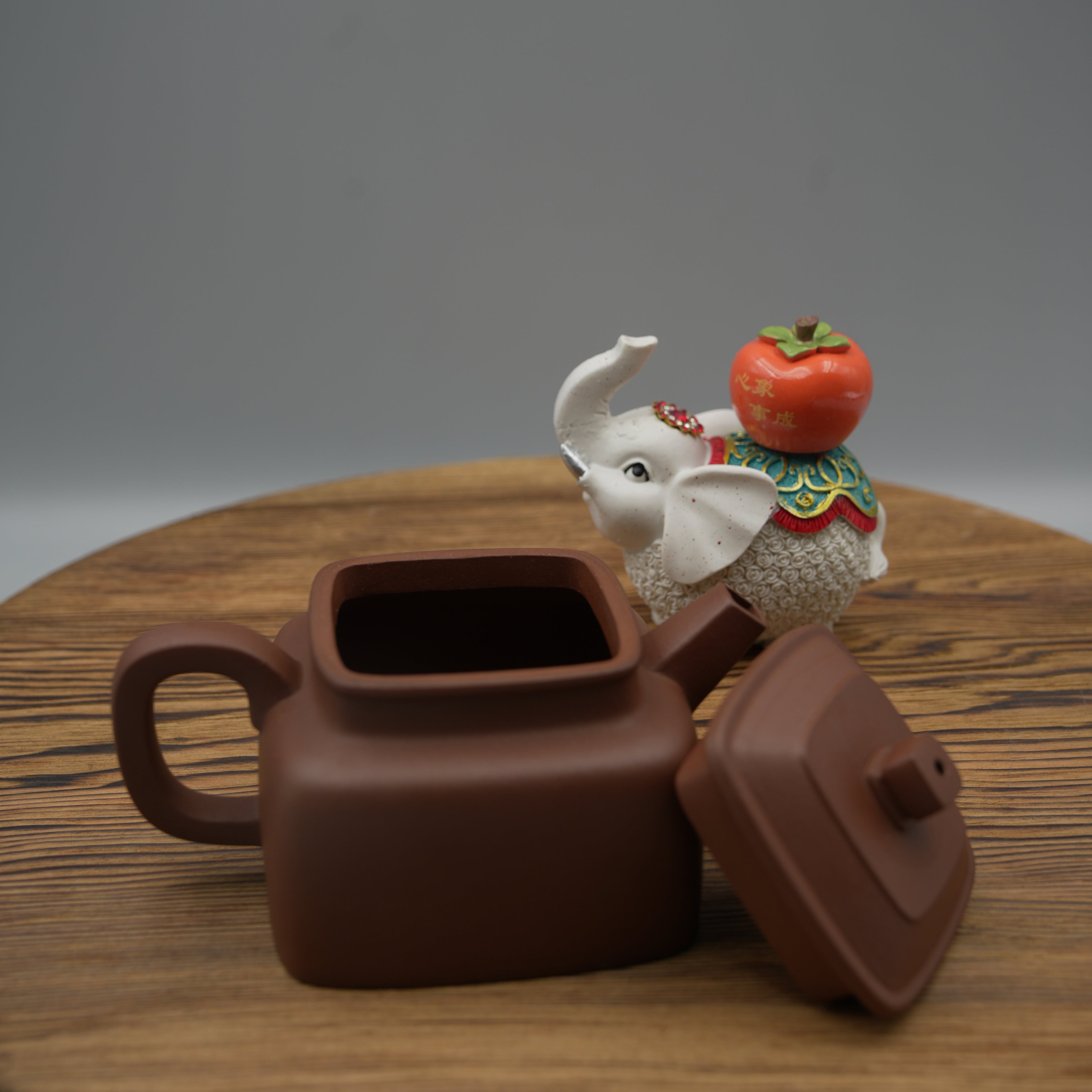 Handmade Yixing Zisha Teapot "Si Fang De Zhong " (Square Bell) | 四方德钟 - 200ml