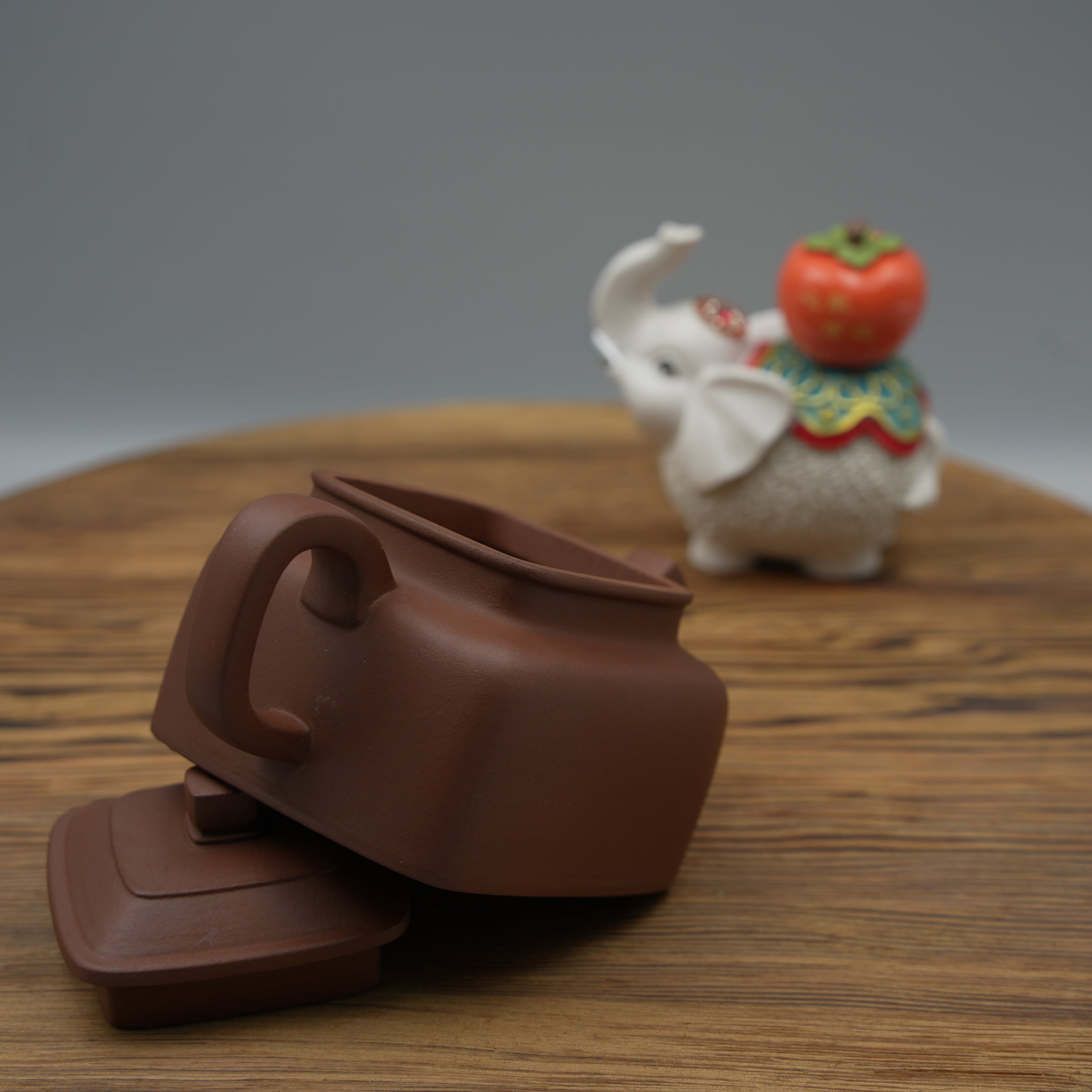 Handmade Yixing Zisha Teapot "Si Fang De Zhong " (Square Bell) | 四方德钟 - 200ml