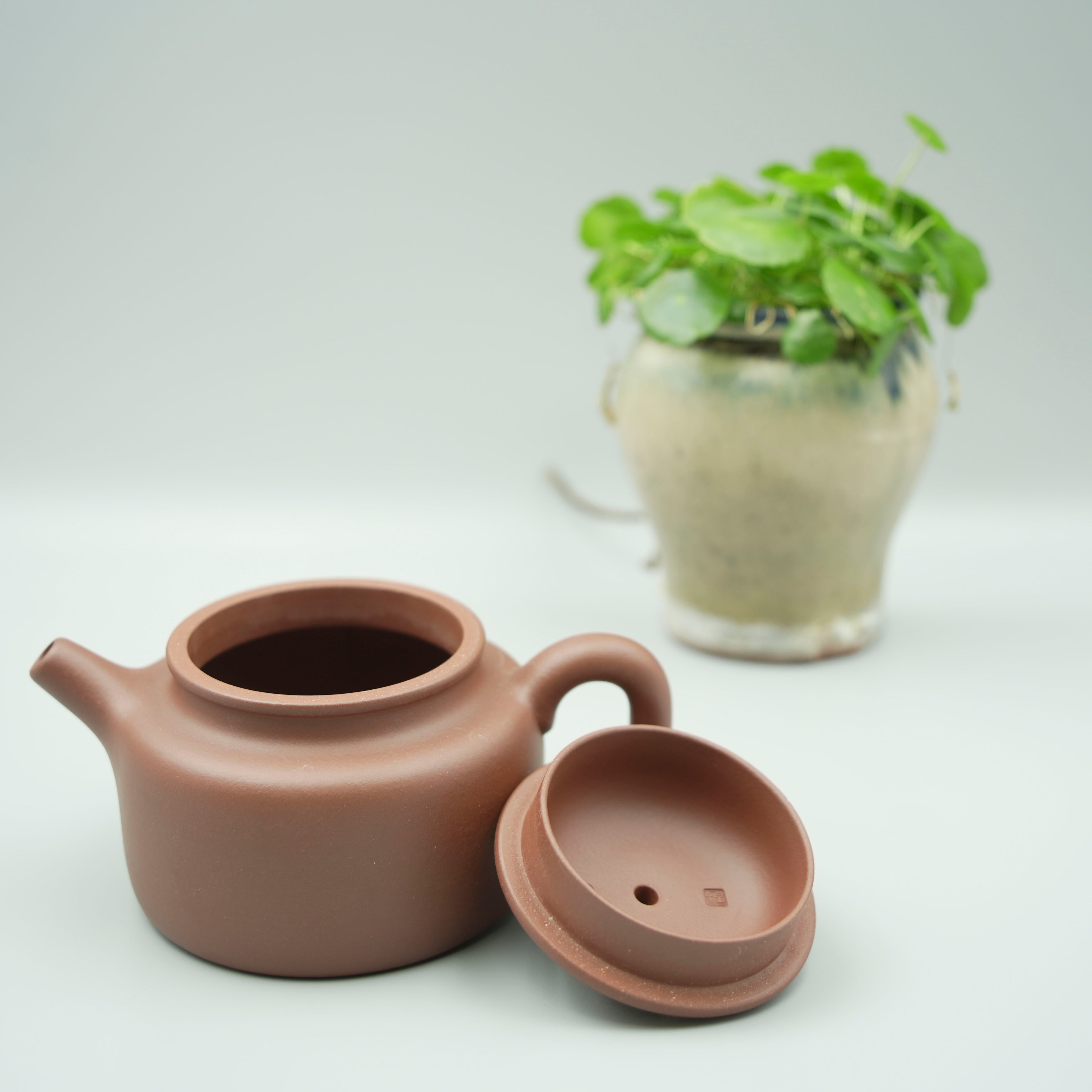 Handmade Yixing Zisha Teapot "De Zhong" (Bell of Virtue) | 德钟壶 - 260ml