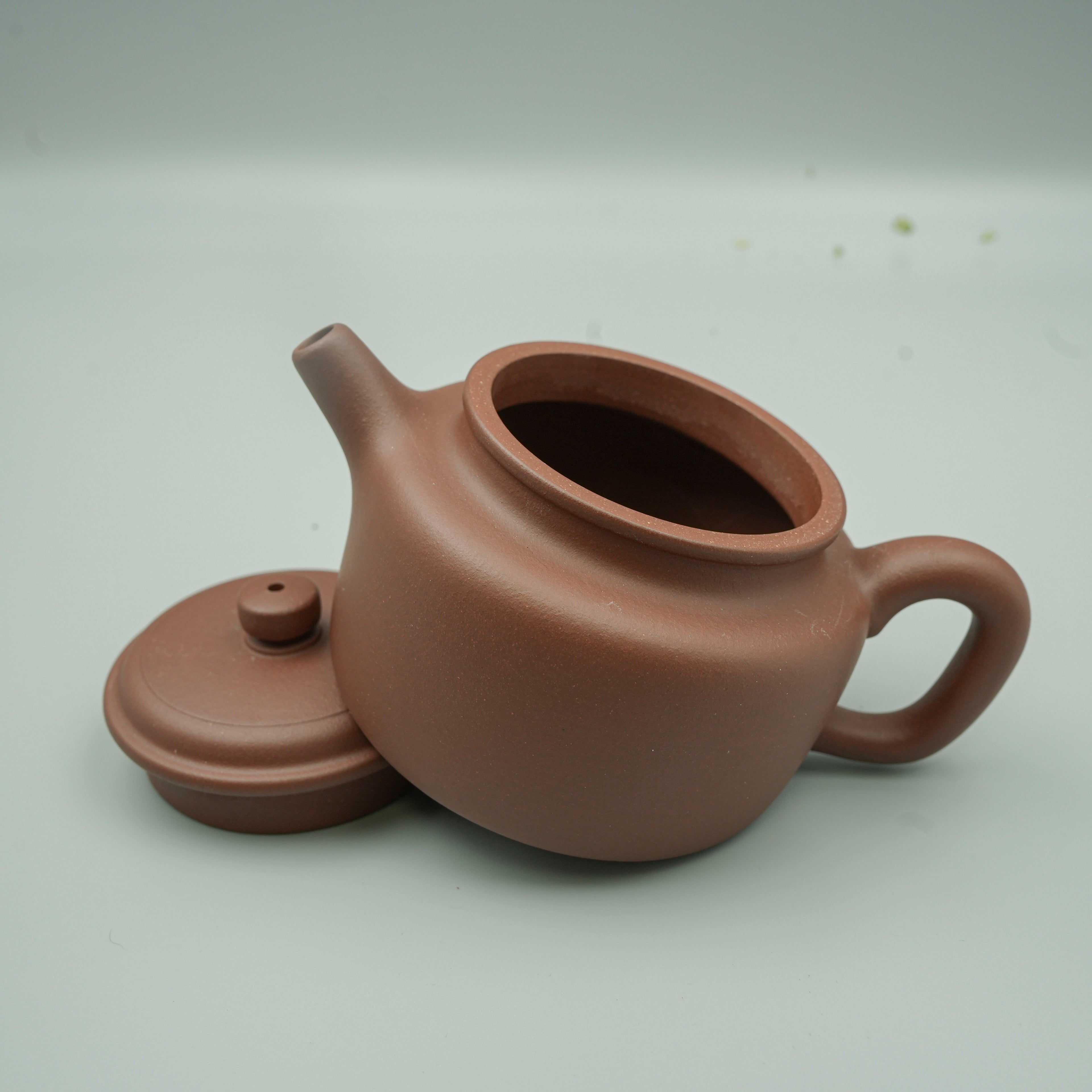 Handmade Yixing Zisha Teapot "De Zhong" (Bell of Virtue) | 德钟壶 - 260ml