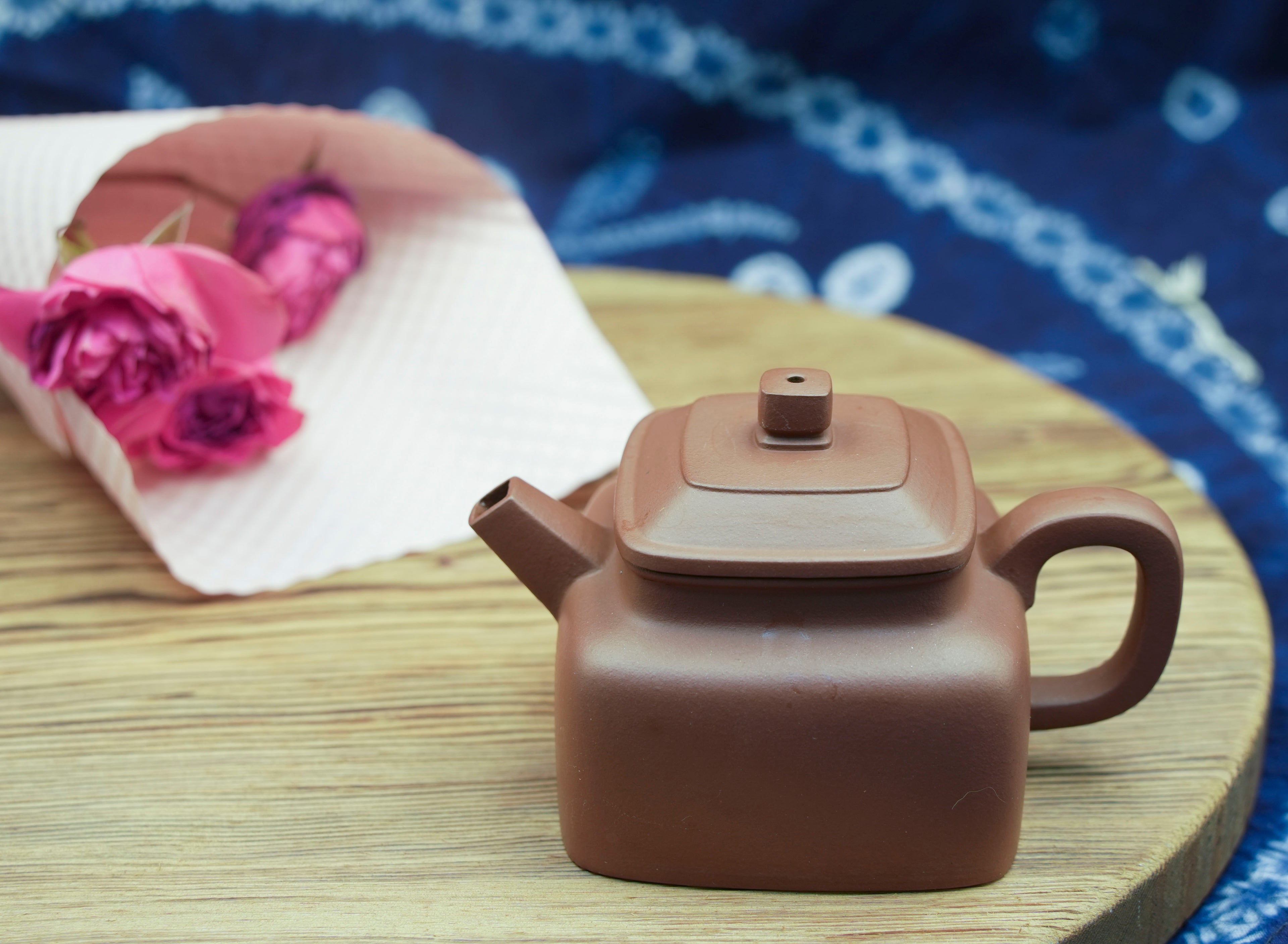 Handmade Yixing Zisha Teapot "Si Fang De Zhong " (Square Bell) | 四方德钟 - 200ml