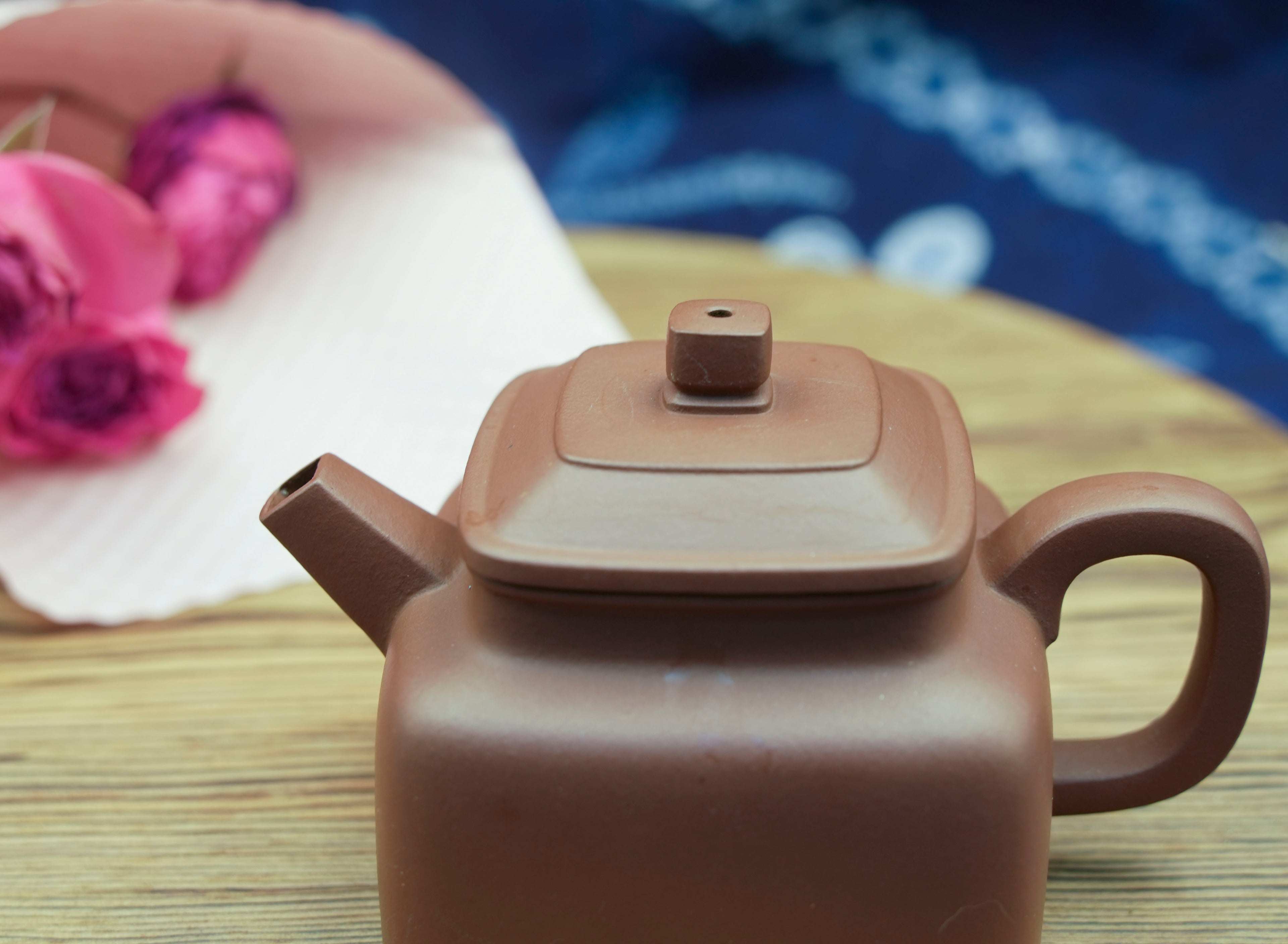 Handmade Yixing Zisha Teapot "Si Fang De Zhong " (Square Bell) | 四方德钟 - 200ml