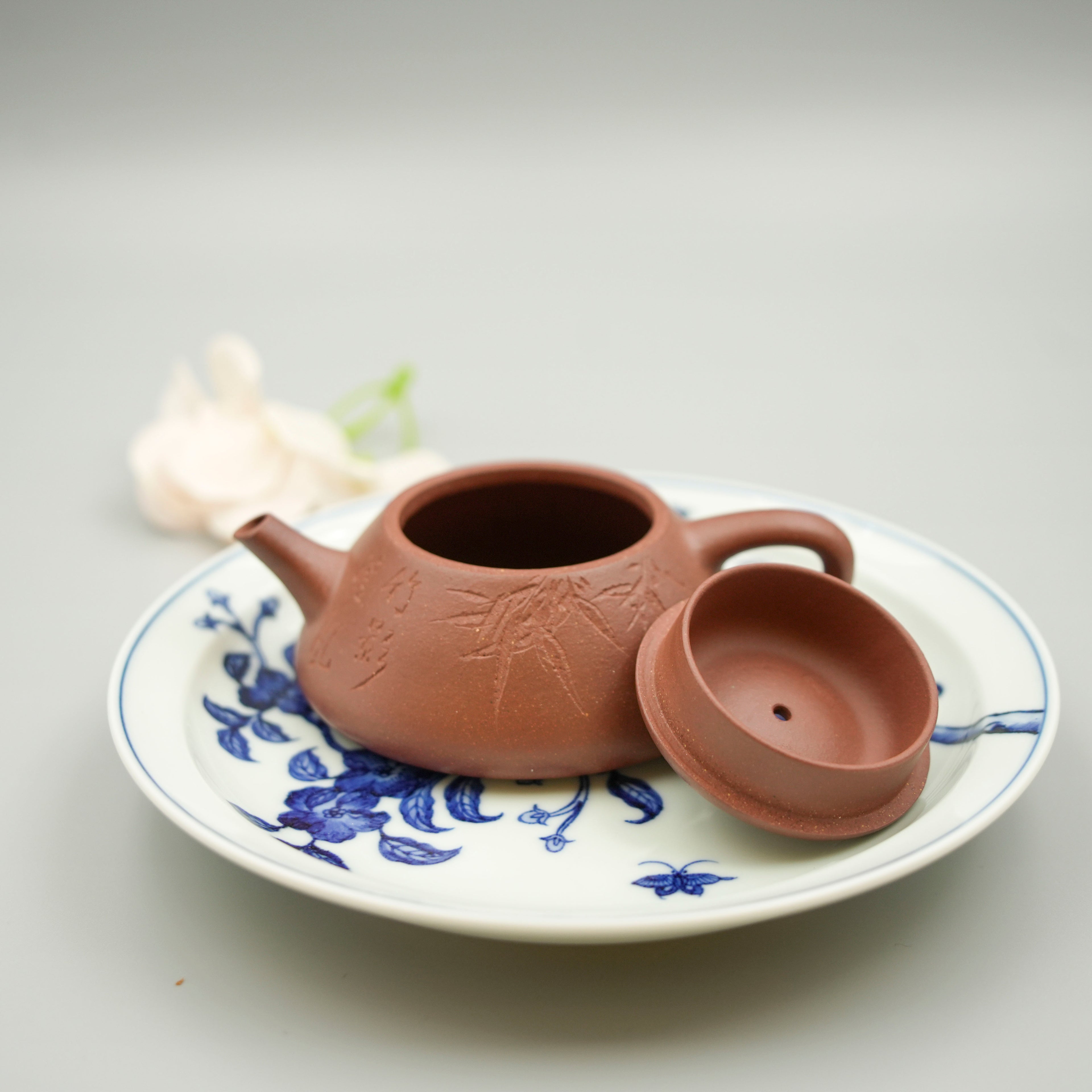 Handmade Yixing Zisha Teapot "Ying Piao" | 影瓢 - 150ml