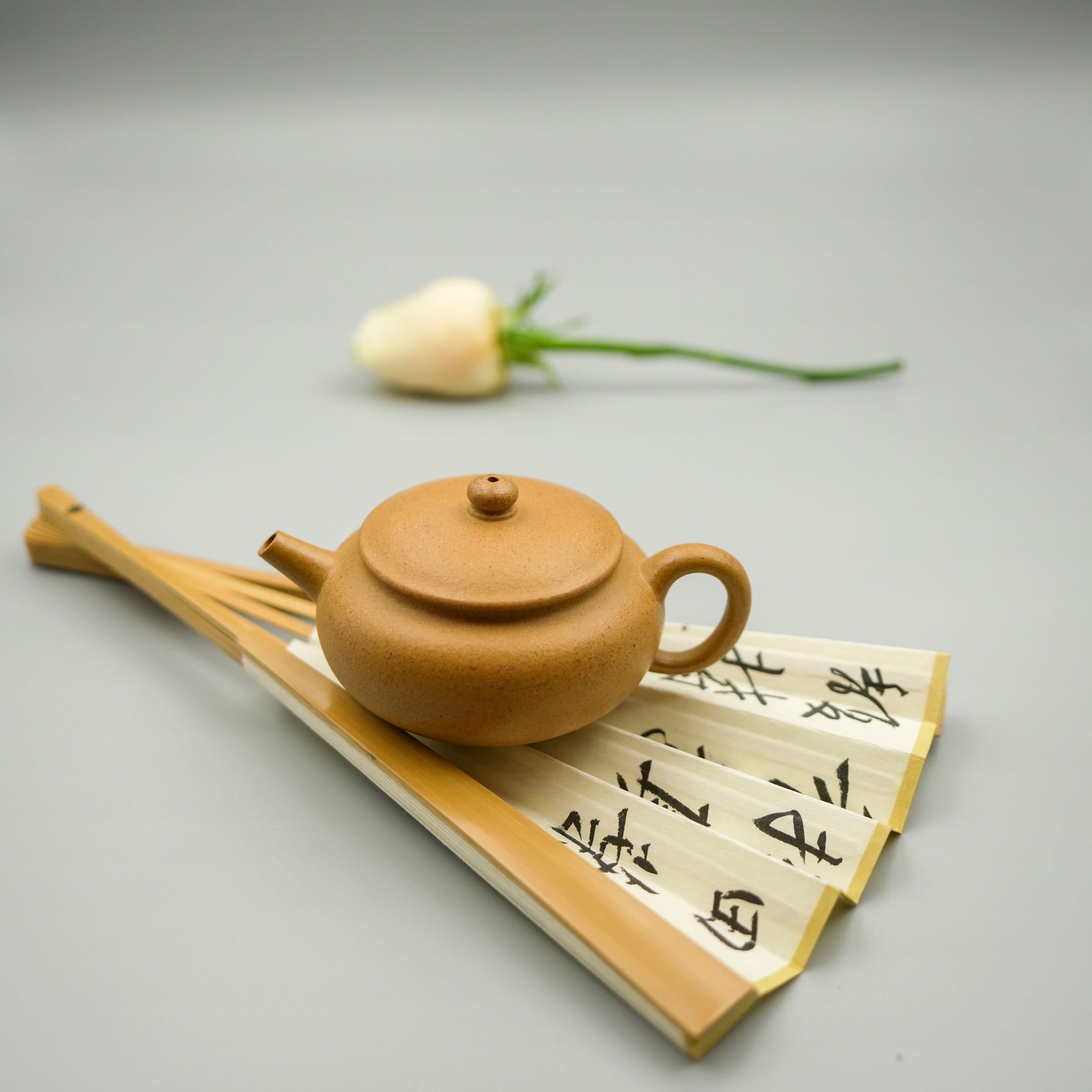 Handmade Yixing Zisha Teapot "Su Ying" (Plain Shadow) | 素影 - 150ml