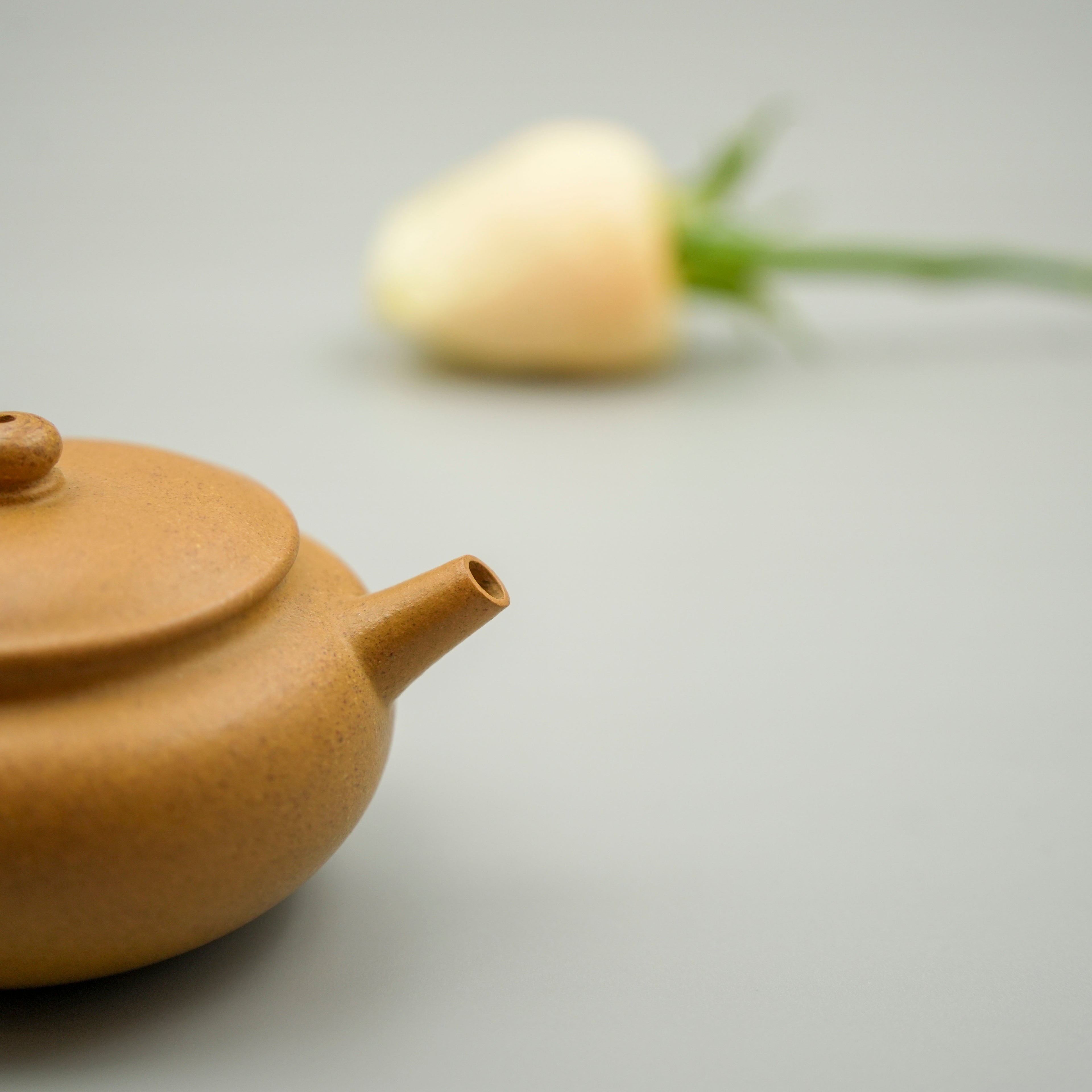 Handmade Yixing Zisha Teapot "Su Ying" (Plain Shadow) | 素影 - 150ml