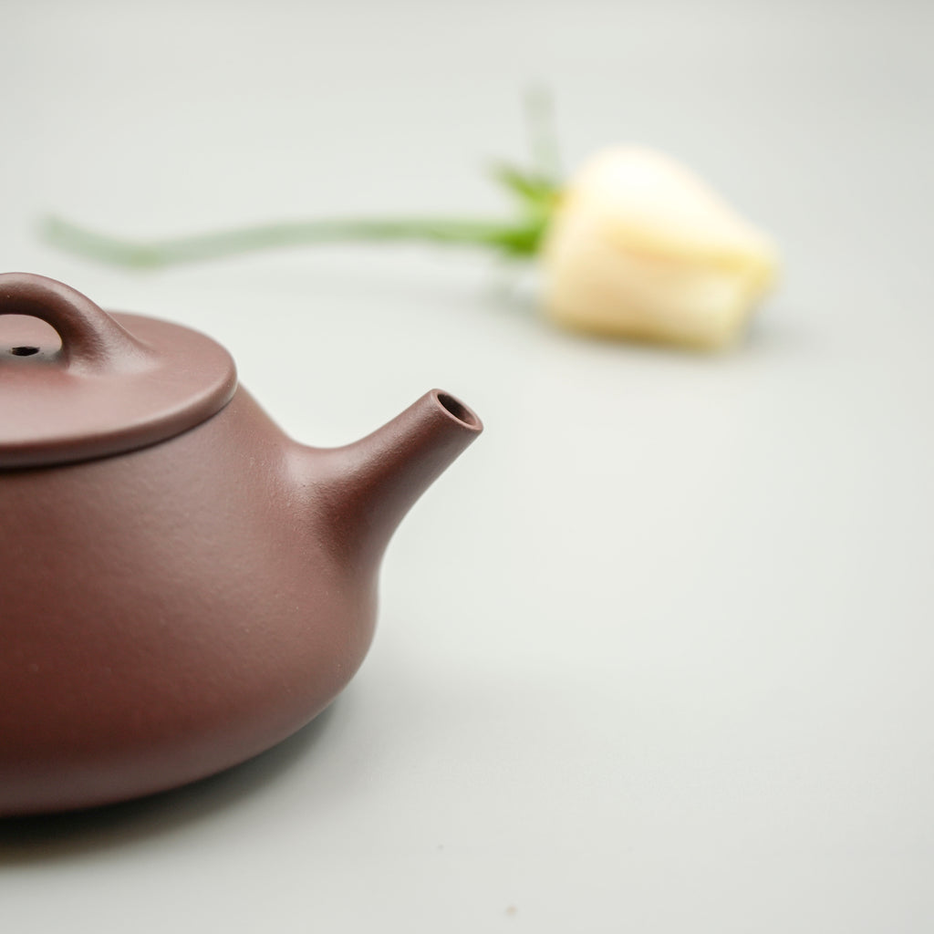 Handmade Yixing Zisha Teapot "Flat-Lid Shi Piao" | 平盖石瓢 - 220ml