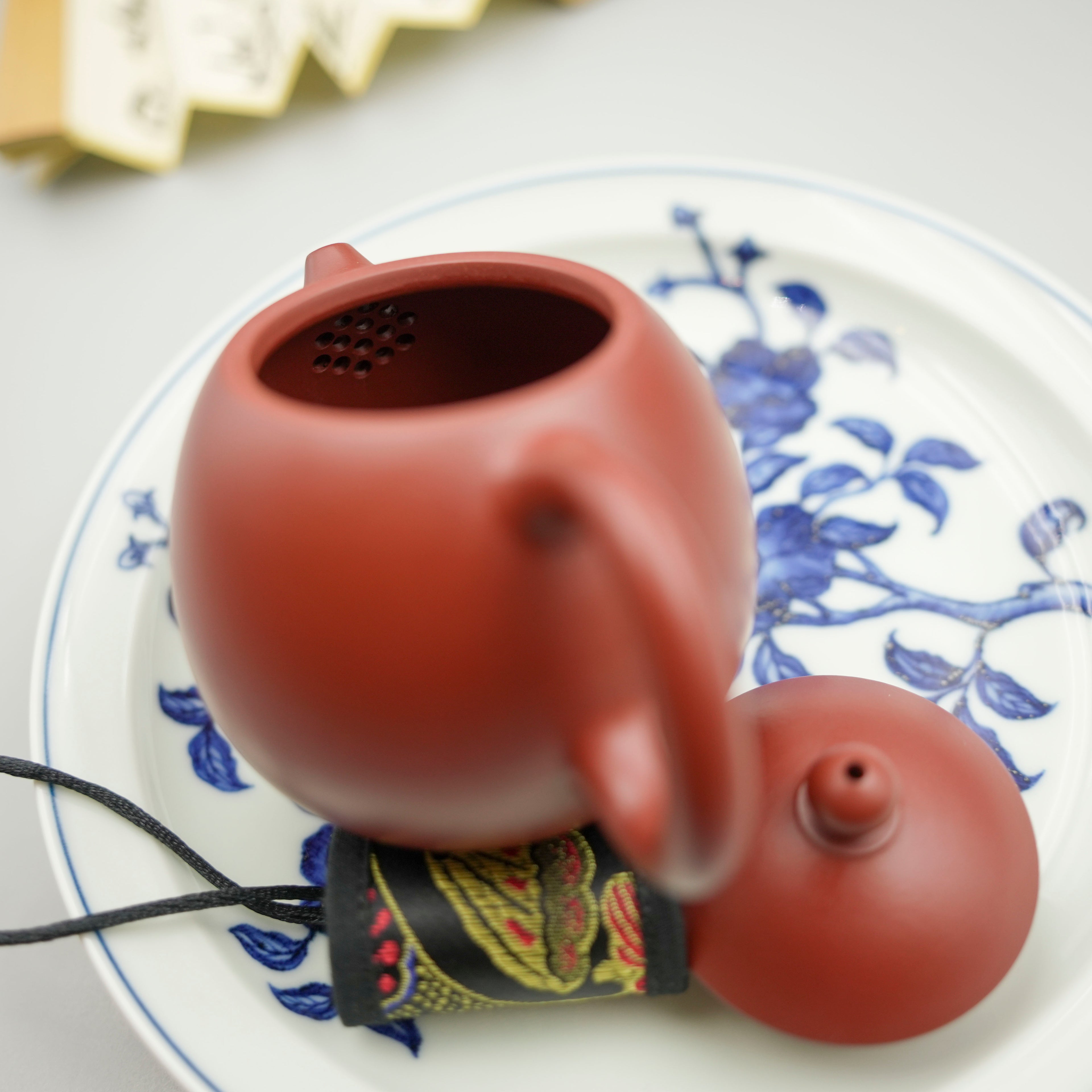 Handmade Yixing Zisha Teapot "Long Dan" (Dragon Egg) | 龙蛋 - 160ml