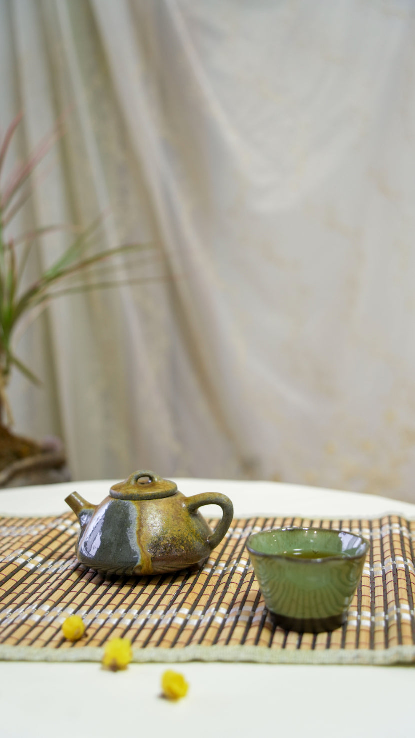 Traditional Style Zisha Teapot "Chai Shao Shi Piao"