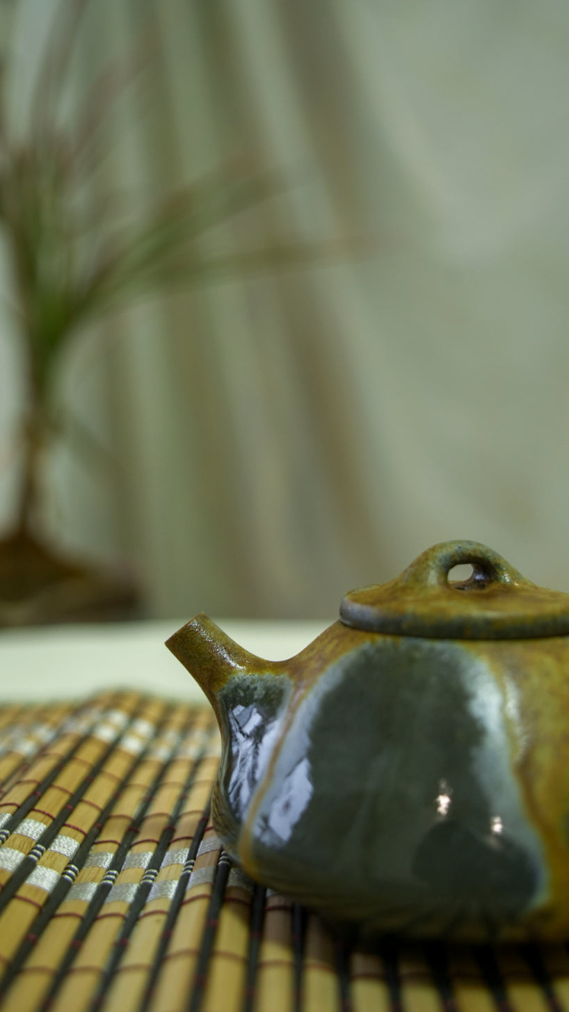 Traditional Style Zisha Teapot "Chai Shao Shi Piao"