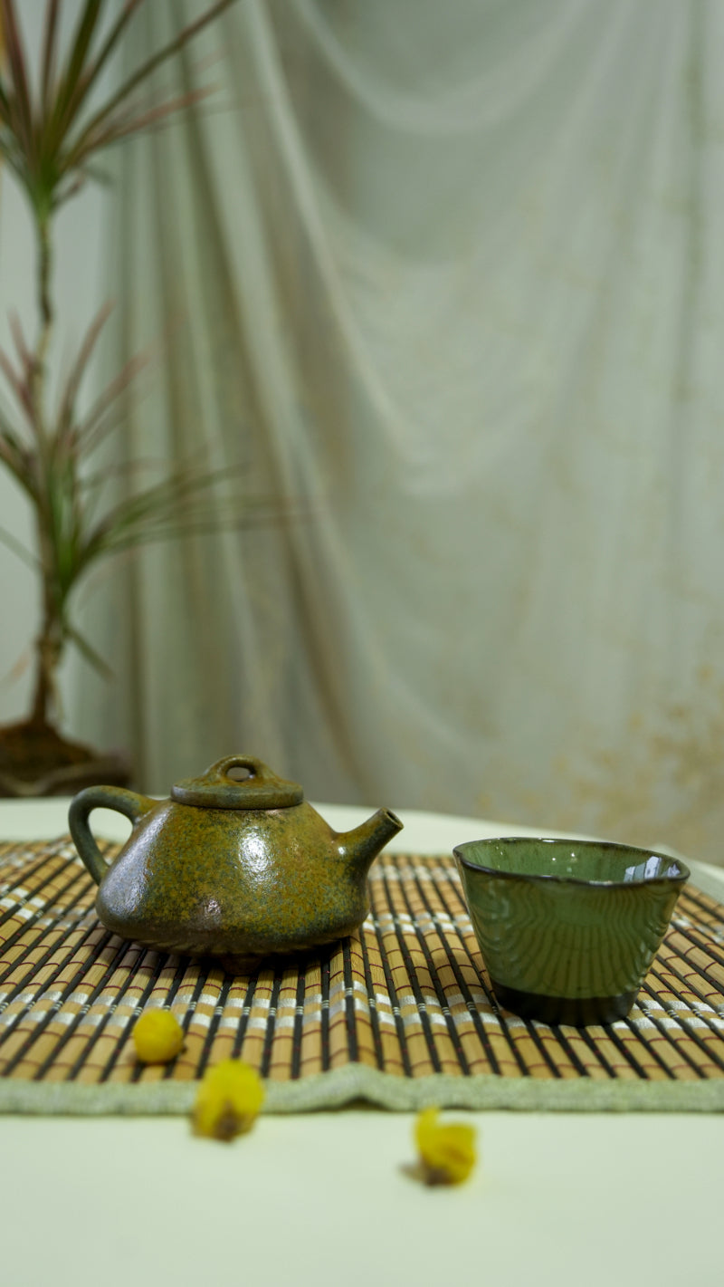 Traditional Style Zisha Teapot "Chai Shao Shi Piao"