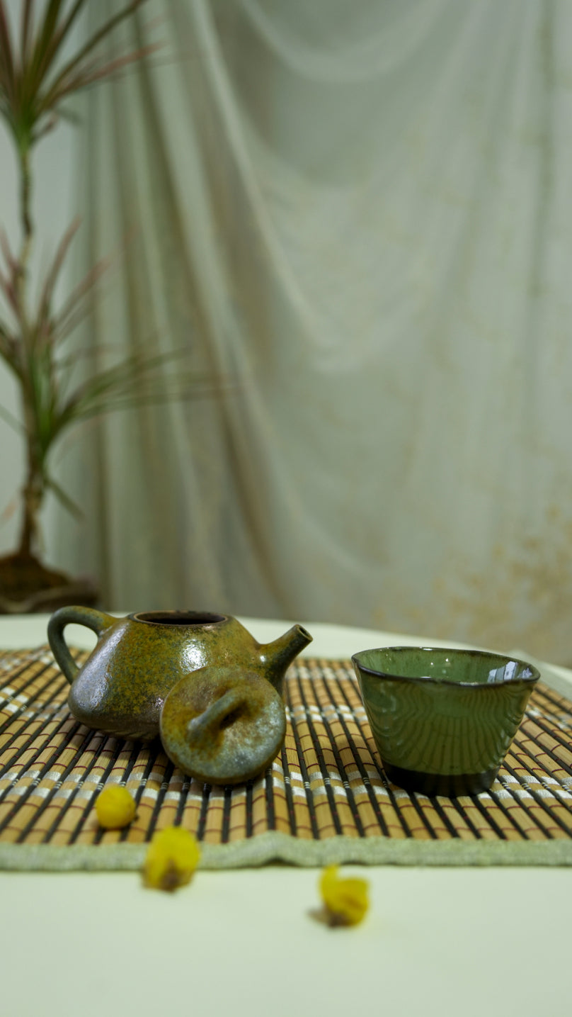 Traditional Style Zisha Teapot "Chai Shao Shi Piao"