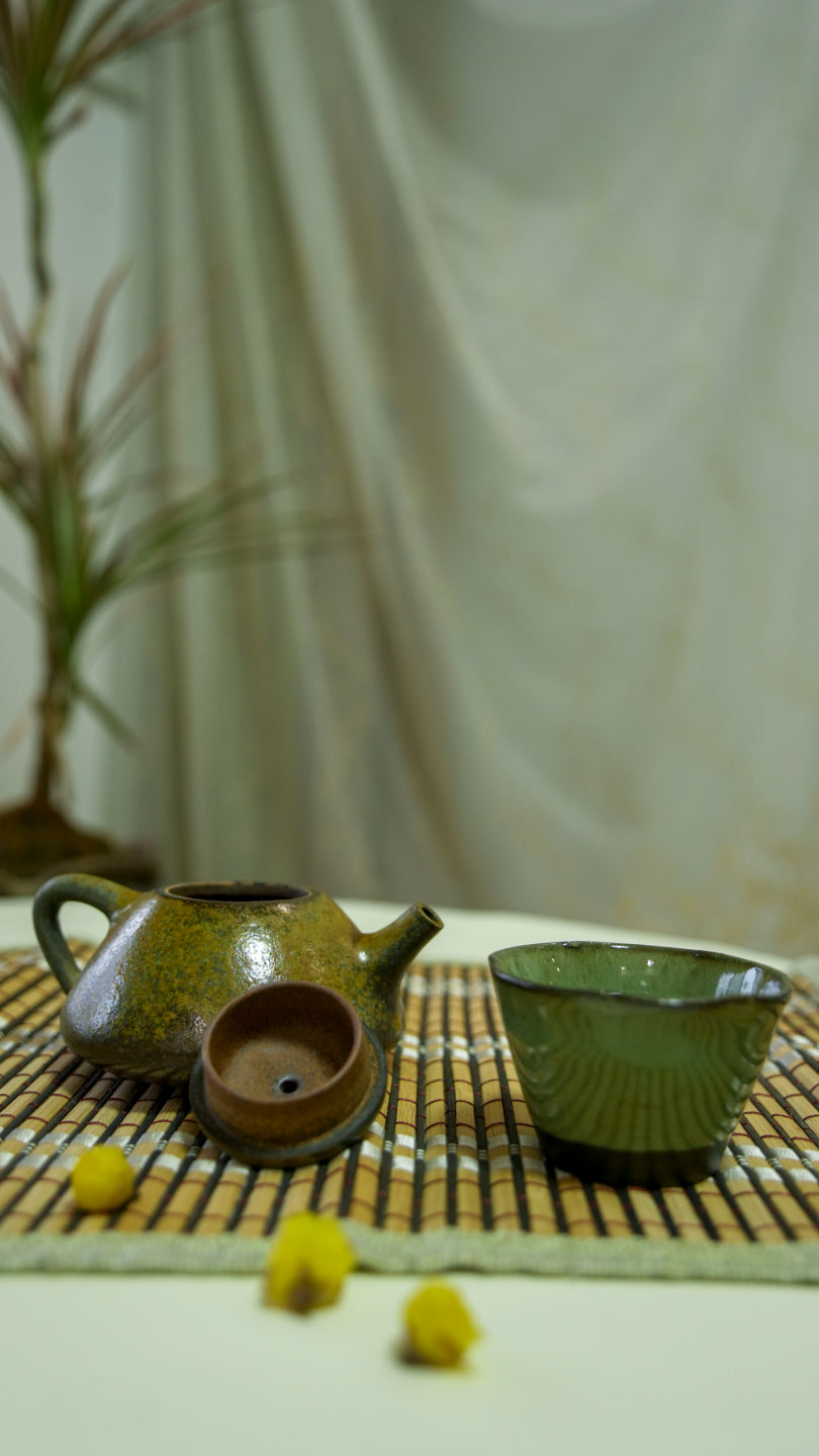 Traditional Style Zisha Teapot "Chai Shao Shi Piao"