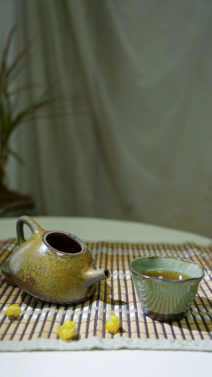 Traditional Style Zisha Teapot "Chai Shao Shi Piao"