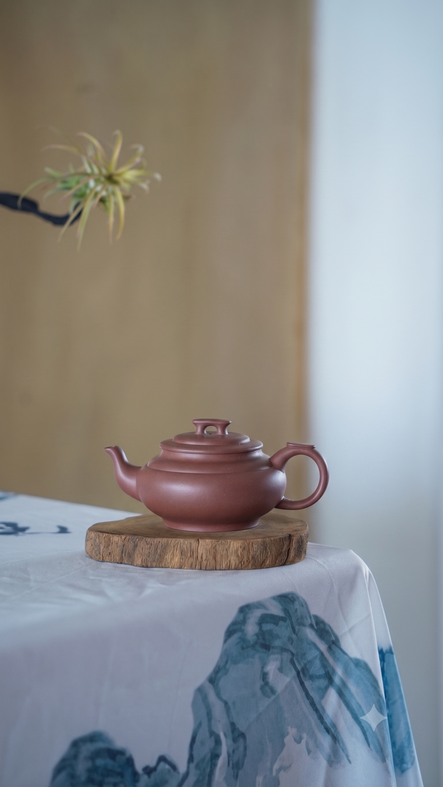 Authentic Yixing Zisha Teapot "Shang Xin Qiao" (New Bridge) - 195ml