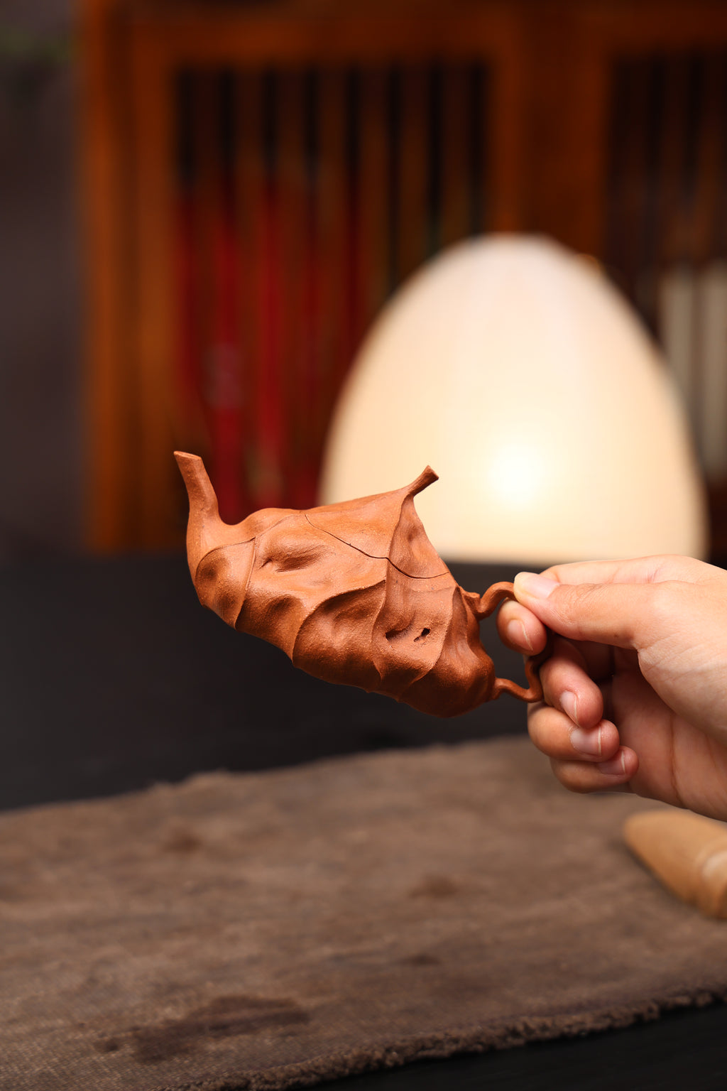 Handmade Yixing Zisha Teapot "Da Ji Ying" | 大寂影壶 - 98ml