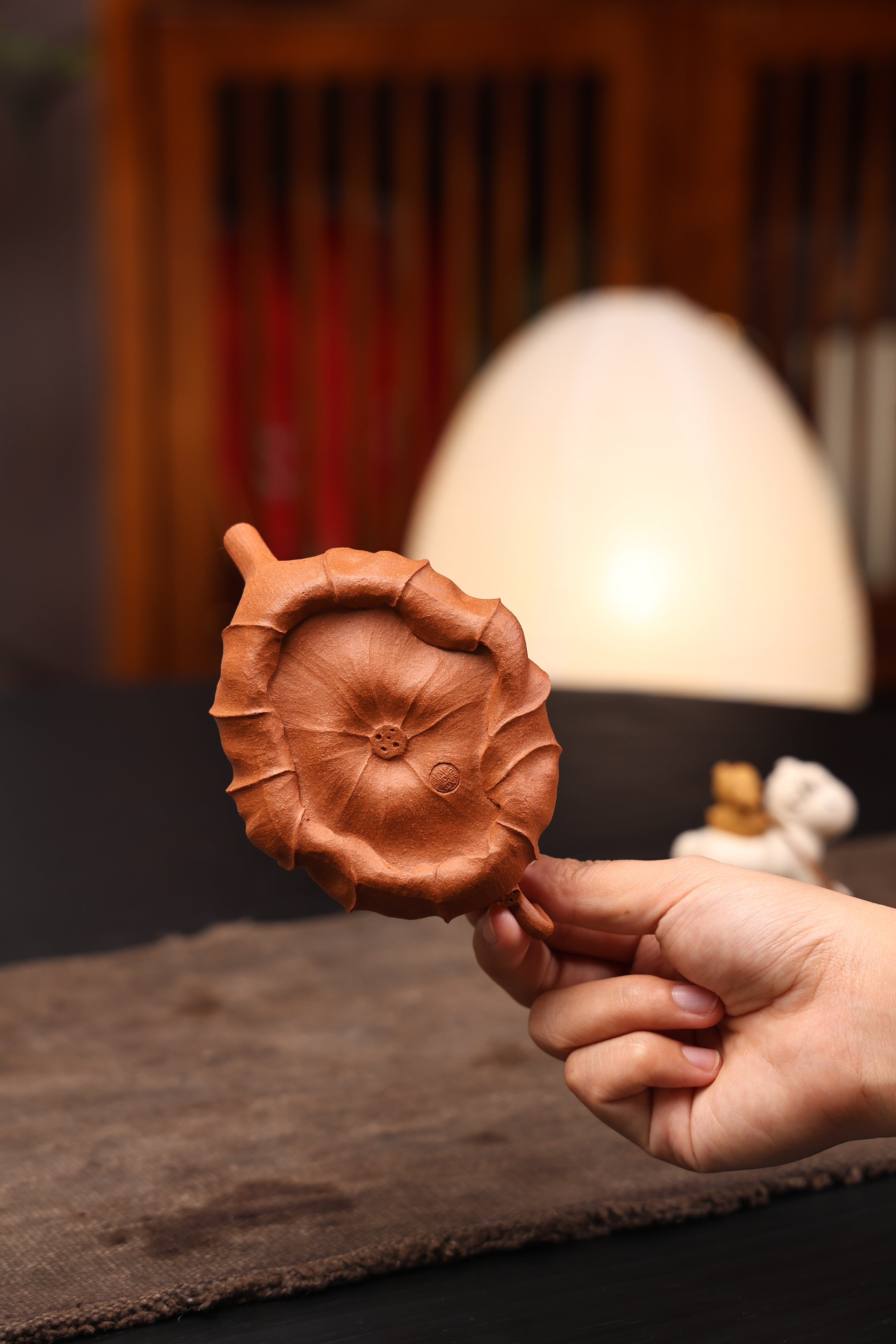 Handmade Yixing Zisha Teapot "Da Ji Ying" | 大寂影壶 - 98ml