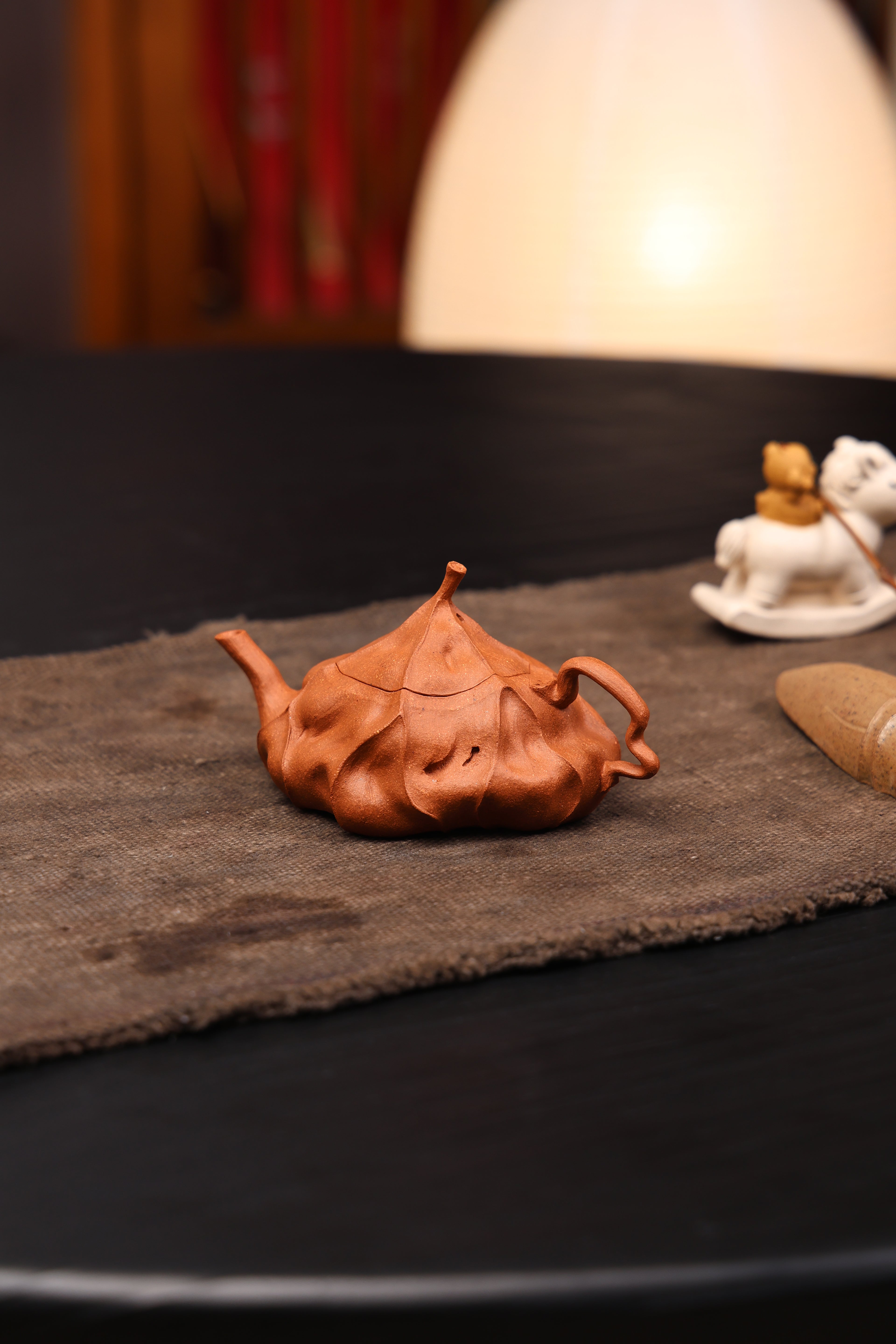 Handmade Yixing Zisha Teapot "Da Ji Ying" | 大寂影壶 - 98ml