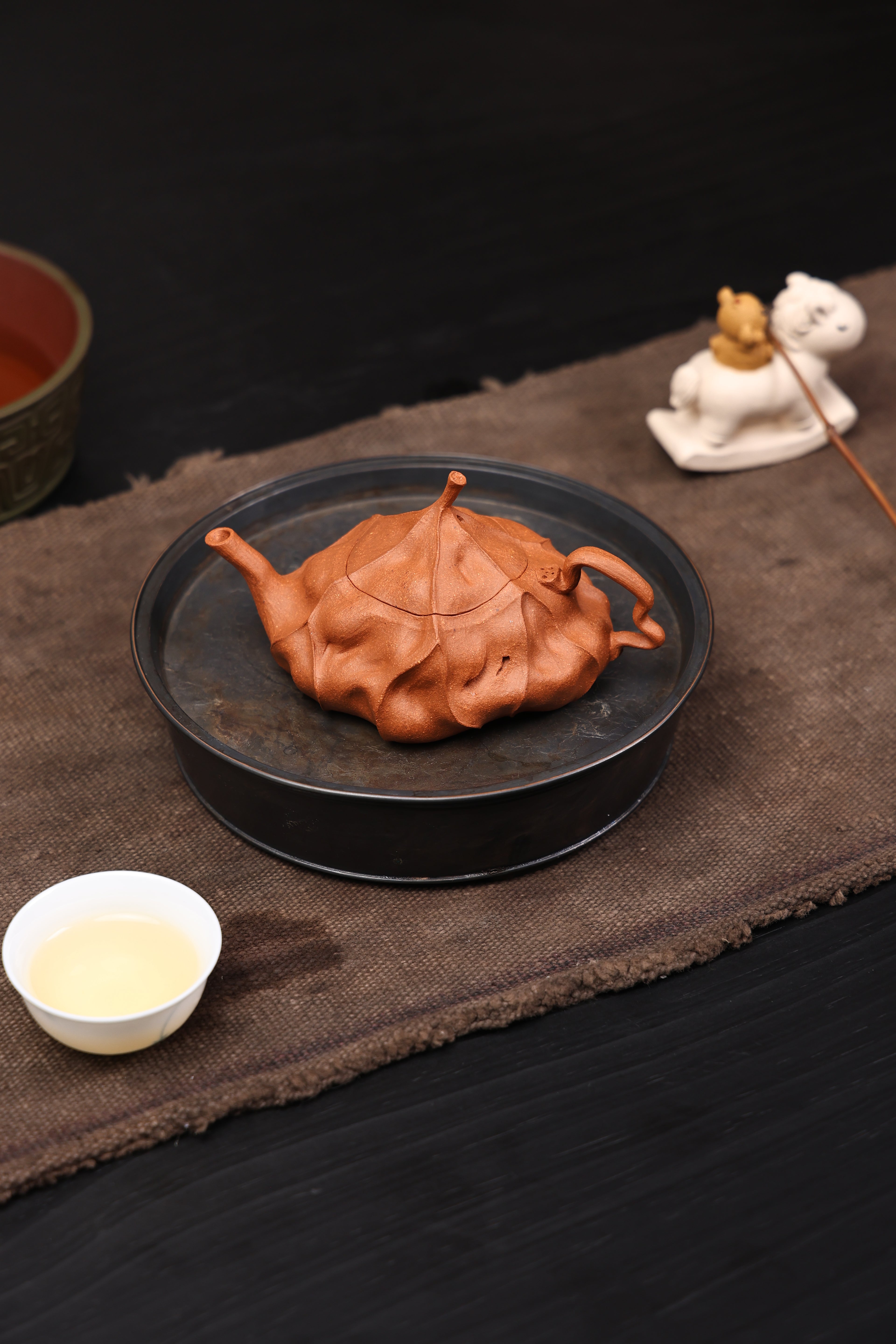 Handmade Yixing Zisha Teapot "Da Ji Ying" | 大寂影壶 - 98ml