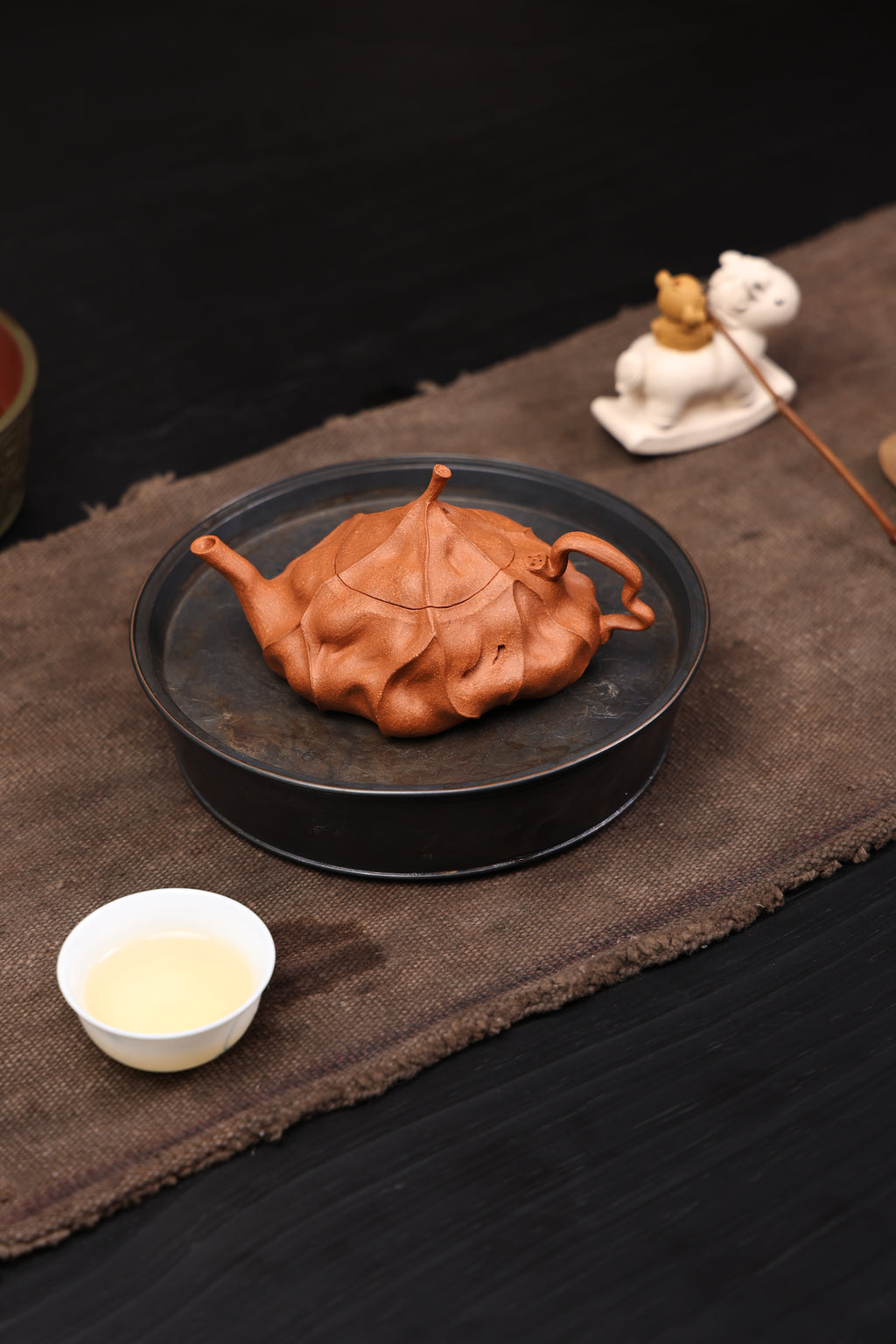 Handmade Yixing Zisha Teapot "Da Ji Ying" | 大寂影壶 - 98ml