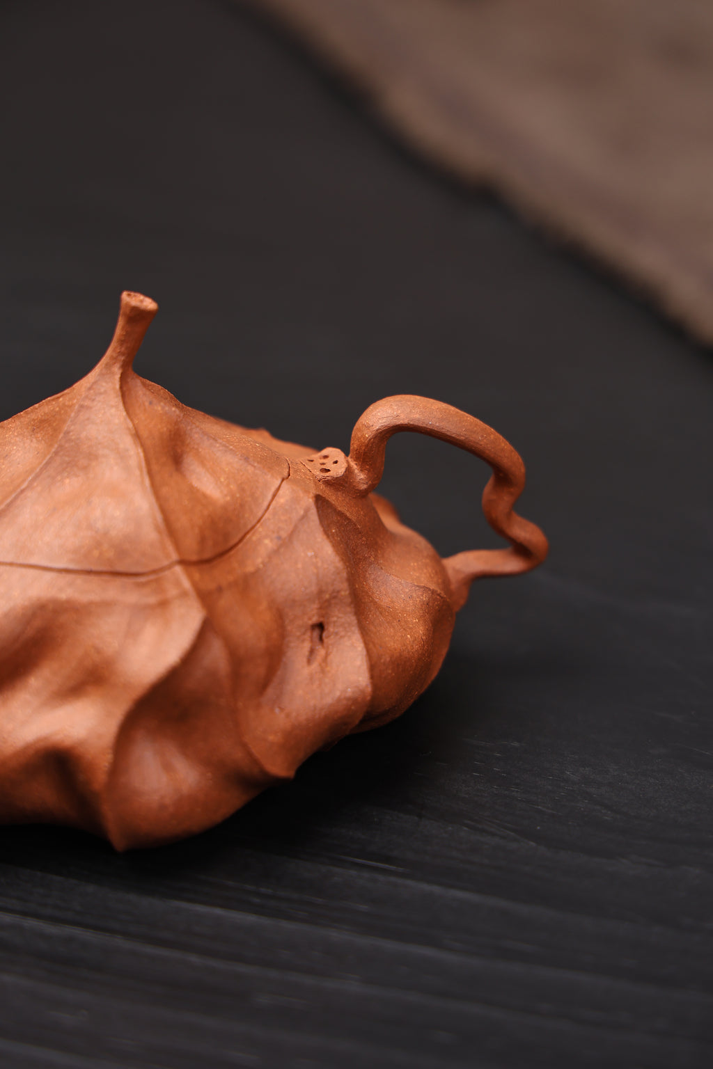 Handmade Yixing Zisha Teapot "Da Ji Ying" | 大寂影壶 - 98ml