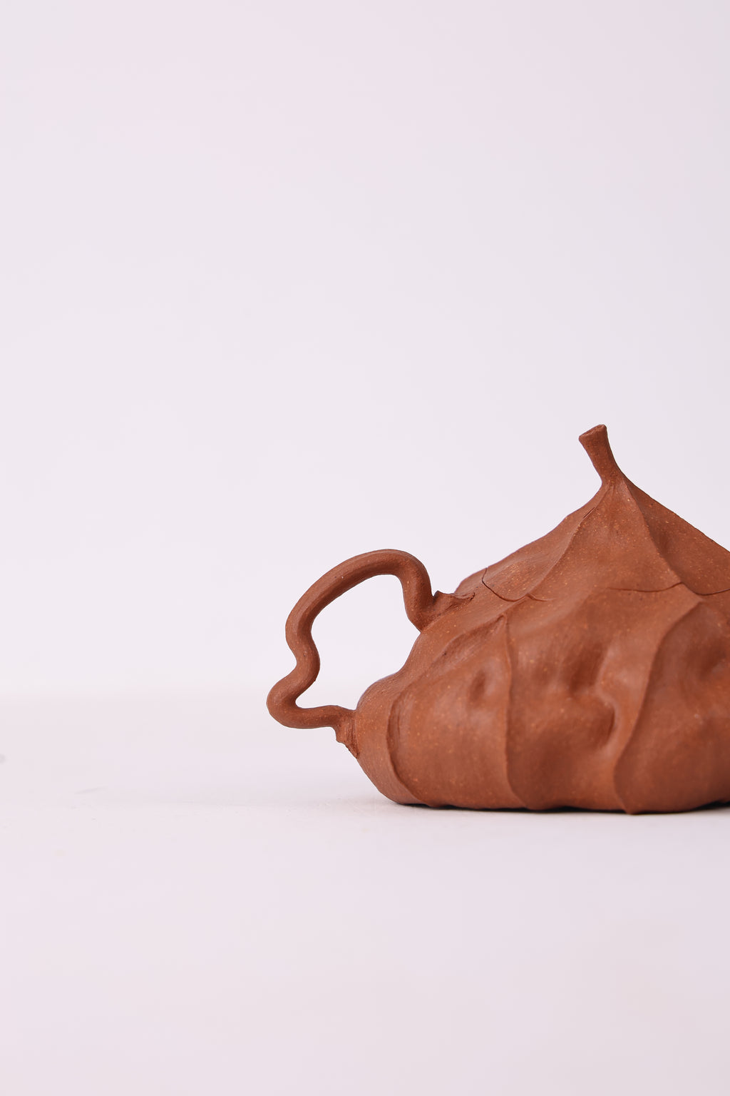Handmade Yixing Zisha Teapot "Da Ji Ying" | 大寂影壶 - 98ml