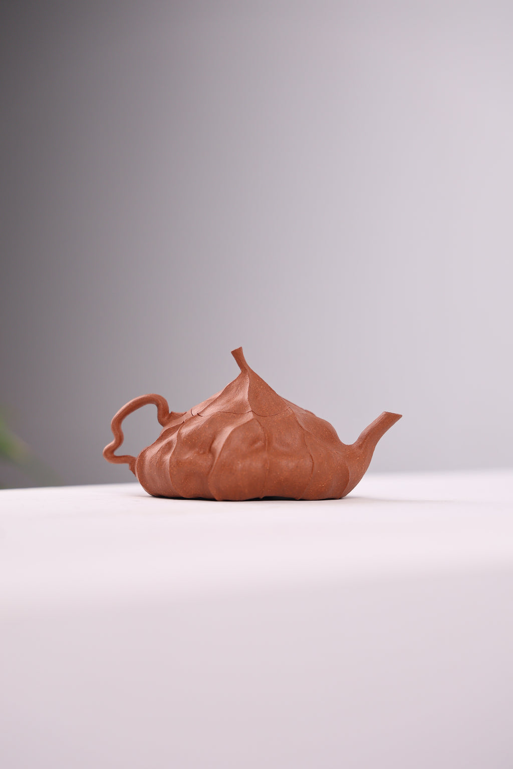 Handmade Yixing Zisha Teapot "Da Ji Ying" | 大寂影壶 - 98ml
