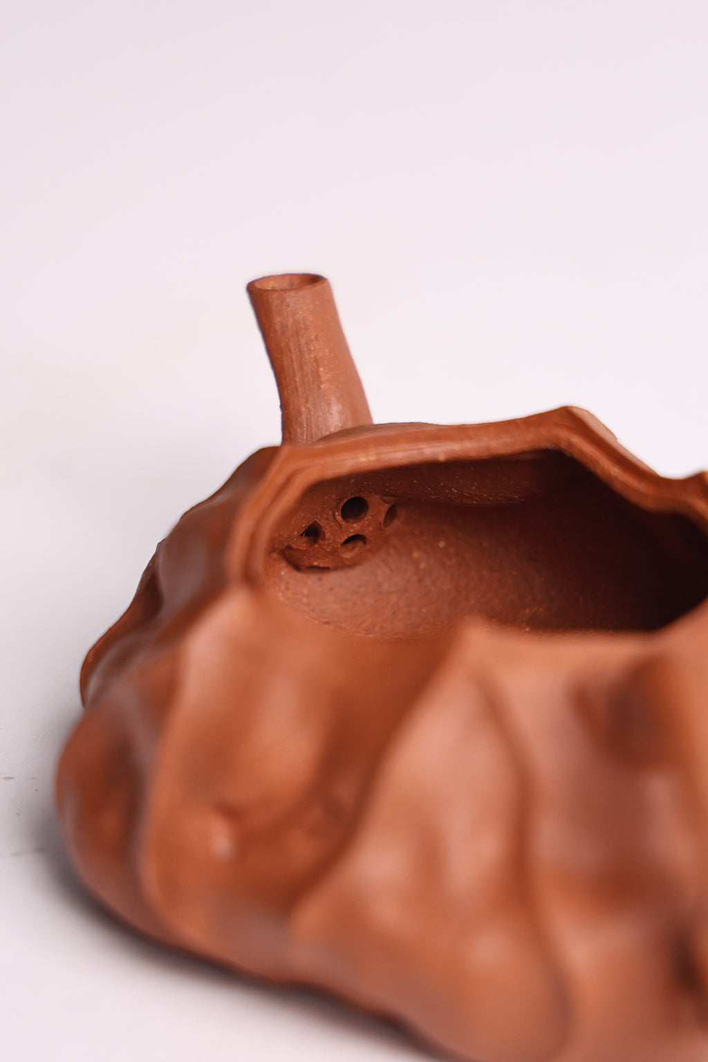 Handmade Yixing Zisha Teapot "Da Ji Ying" | 大寂影壶 - 98ml