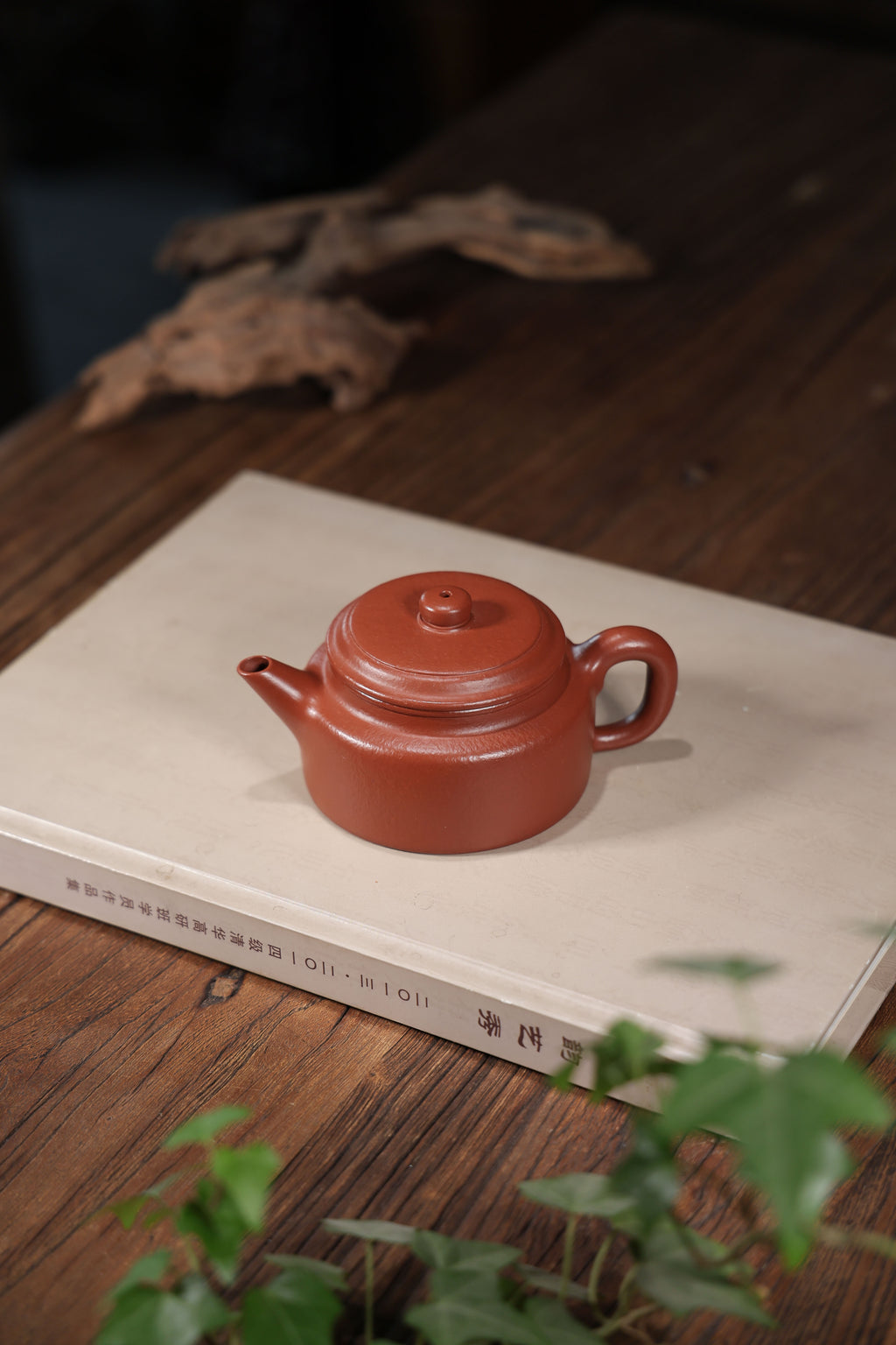 Handmade Yixing Zisha Teapot "Jian Liu De Zhong" | 剑流德钟 - 180ml