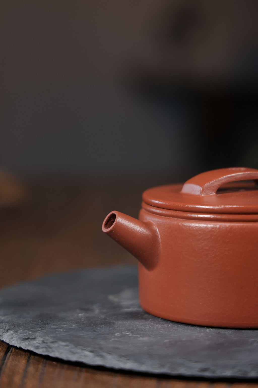 Handmade Yixing Zisha Teapot "Pao Zui Han Wa" (Cannon Spout Han Tile) | 炮嘴汉瓦 - 150ml