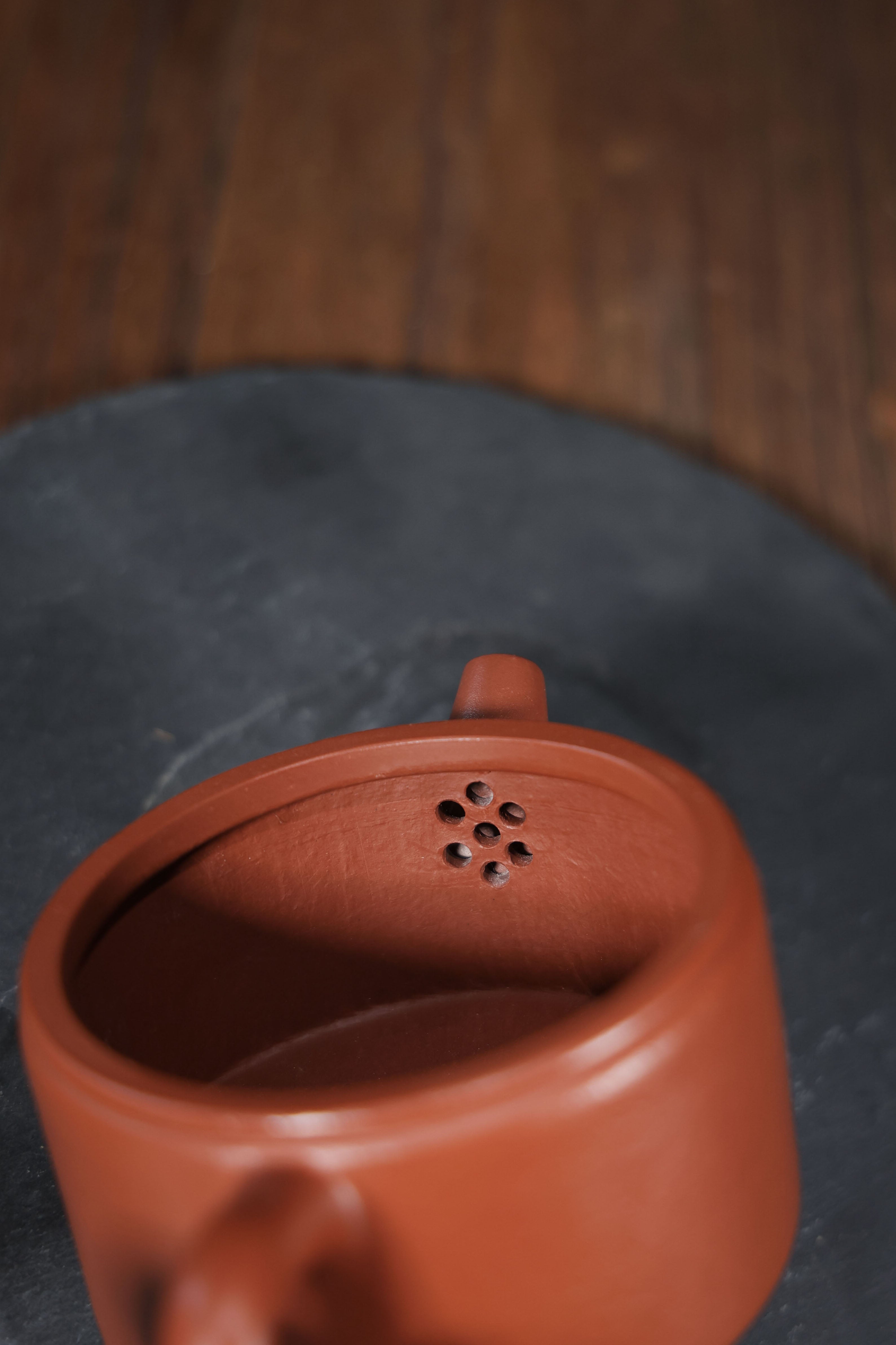 Handmade Yixing Zisha Teapot "Pao Zui Han Wa" (Cannon Spout Han Tile) | 炮嘴汉瓦 - 150ml