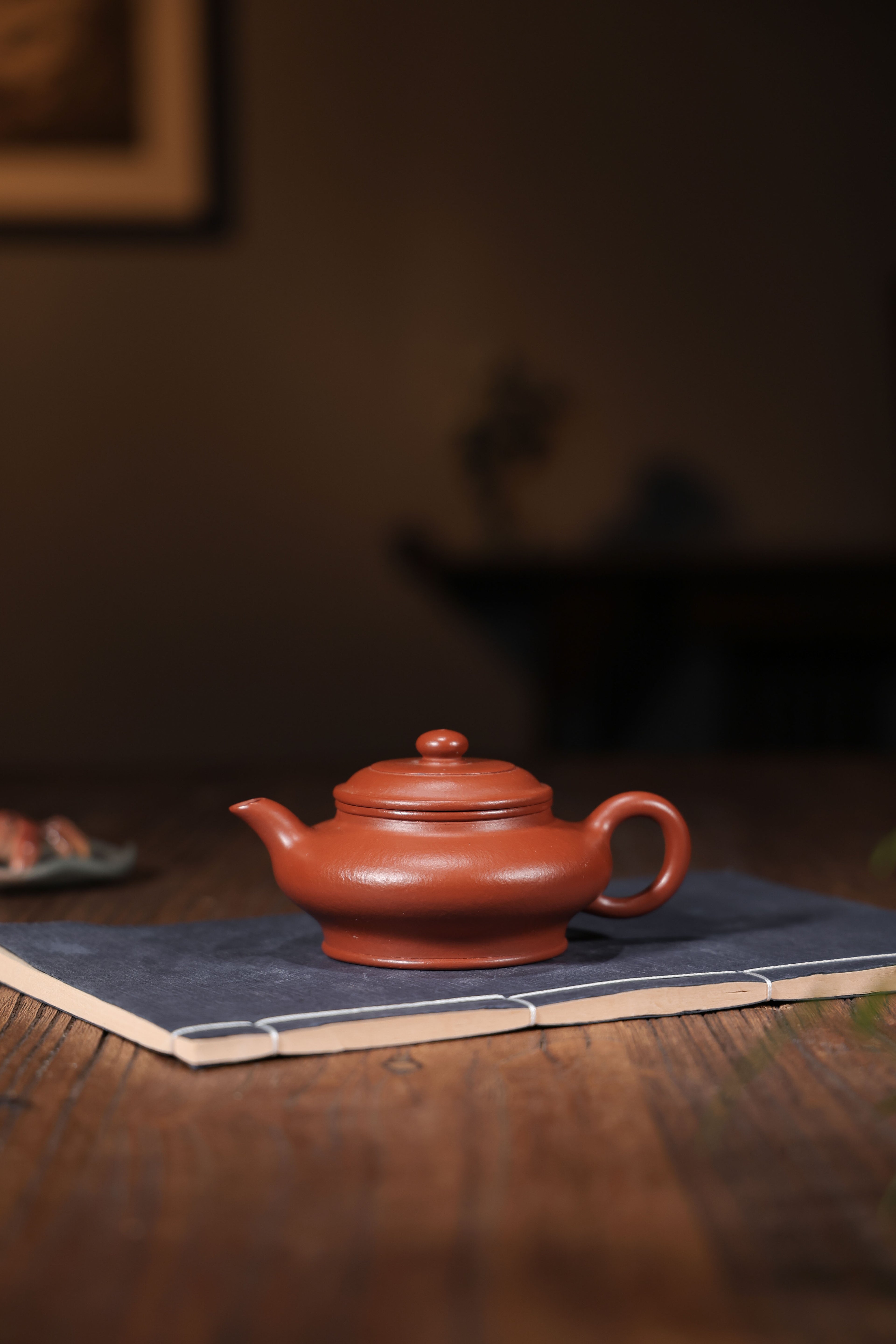 Handmade Yixing Zisha Teapot "Xu Bian" | 虚扁 - 180ml