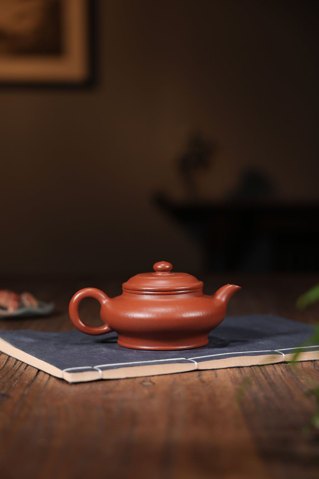 Handmade Yixing Zisha Teapot "Xu Bian" | 虚扁 - 180ml