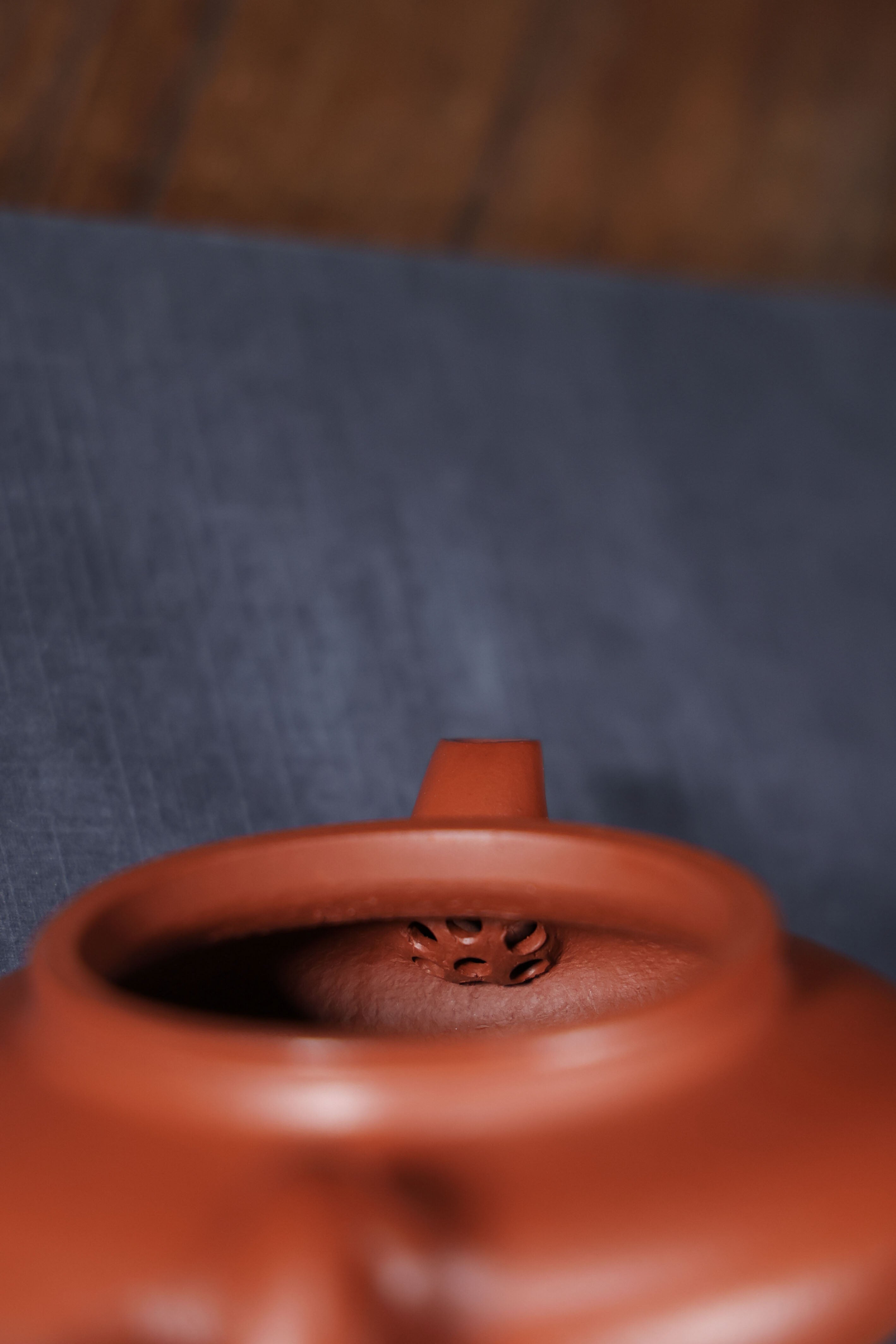 Handmade Yixing Zisha Teapot "Xu Bian" | 虚扁 - 180ml