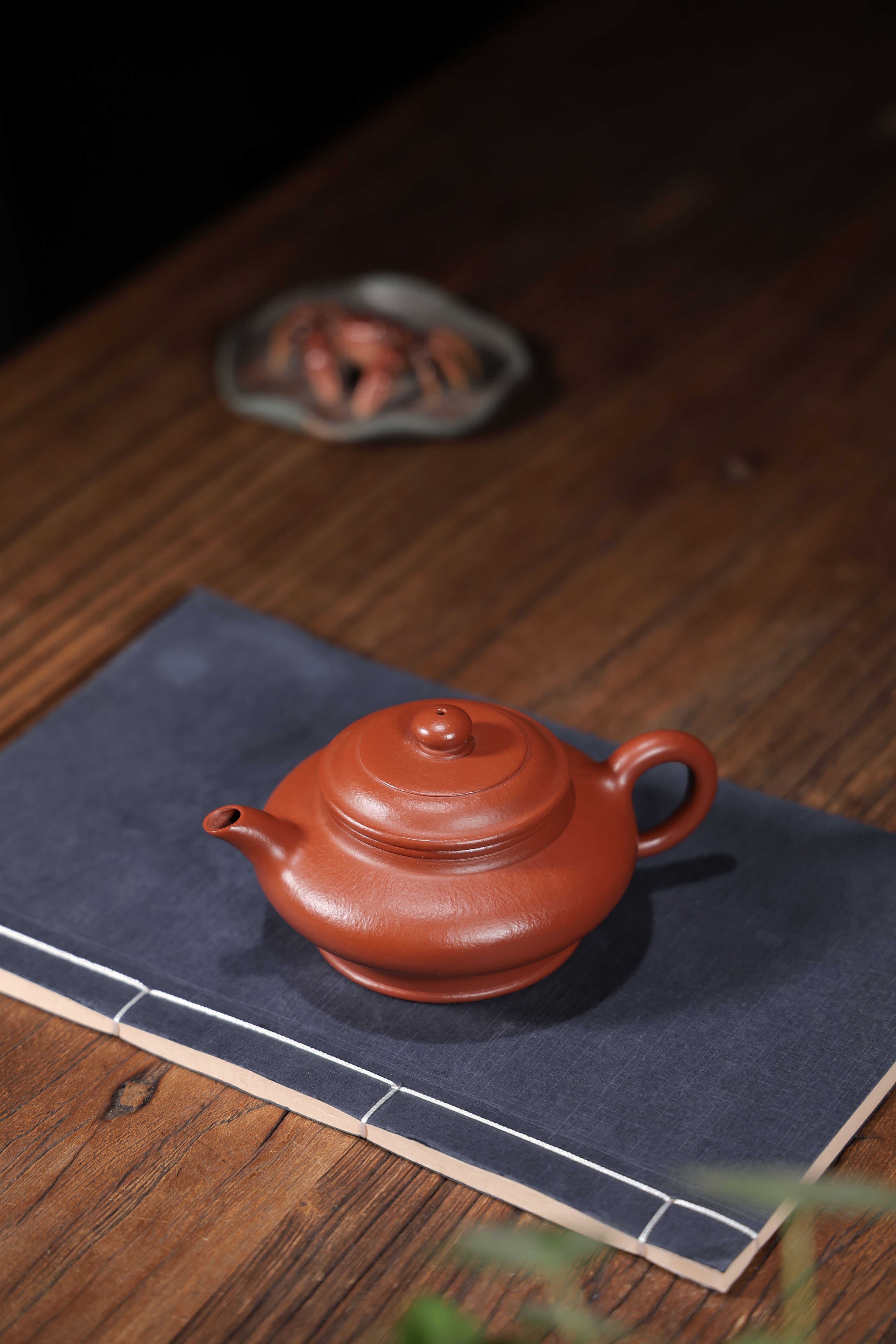 Handmade Yixing Zisha Teapot "Xu Bian" | 虚扁 - 180ml