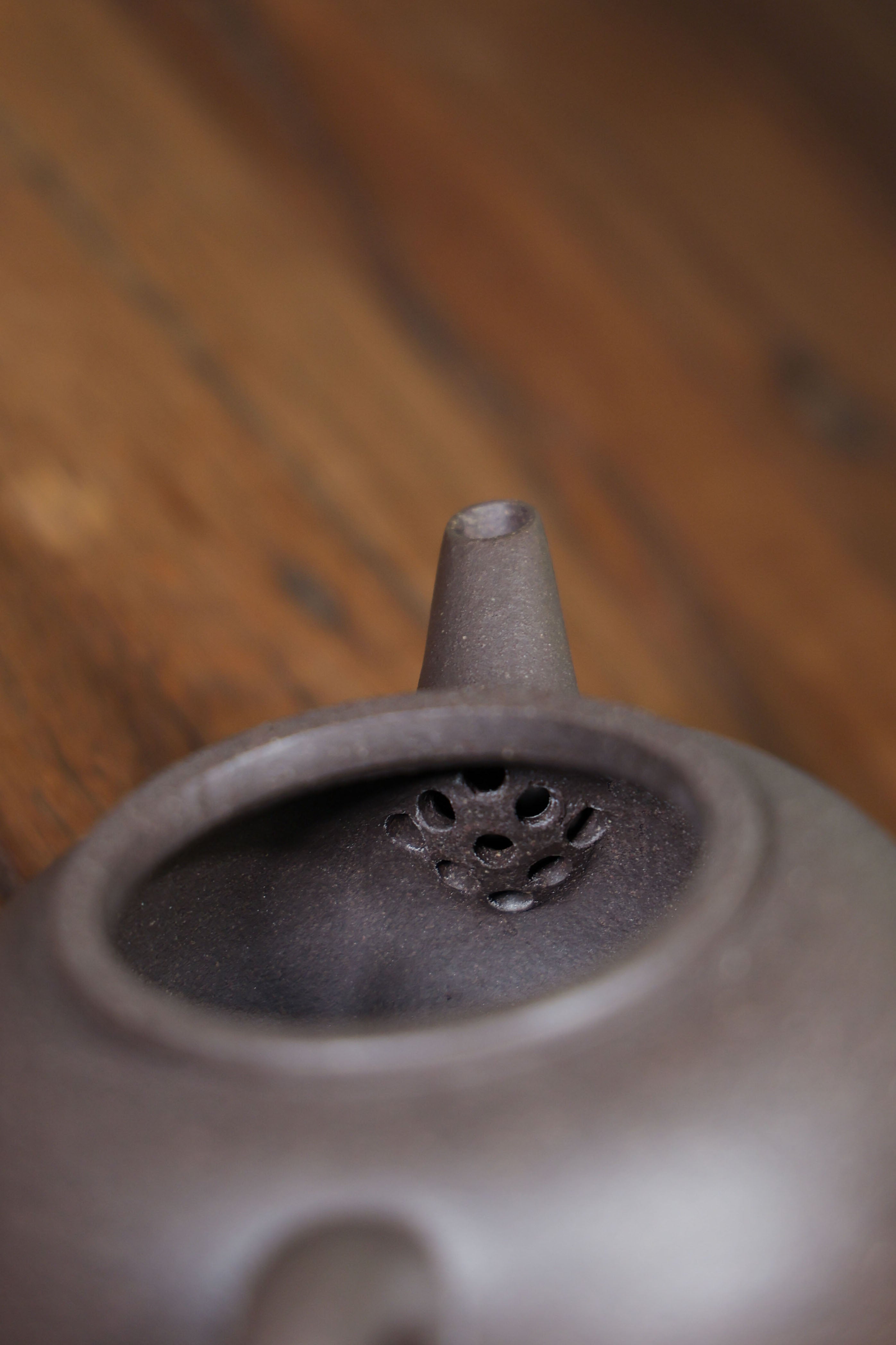 Handmade Yixing Zisha Teapot "Shui Ping" | 水平 - 220ml